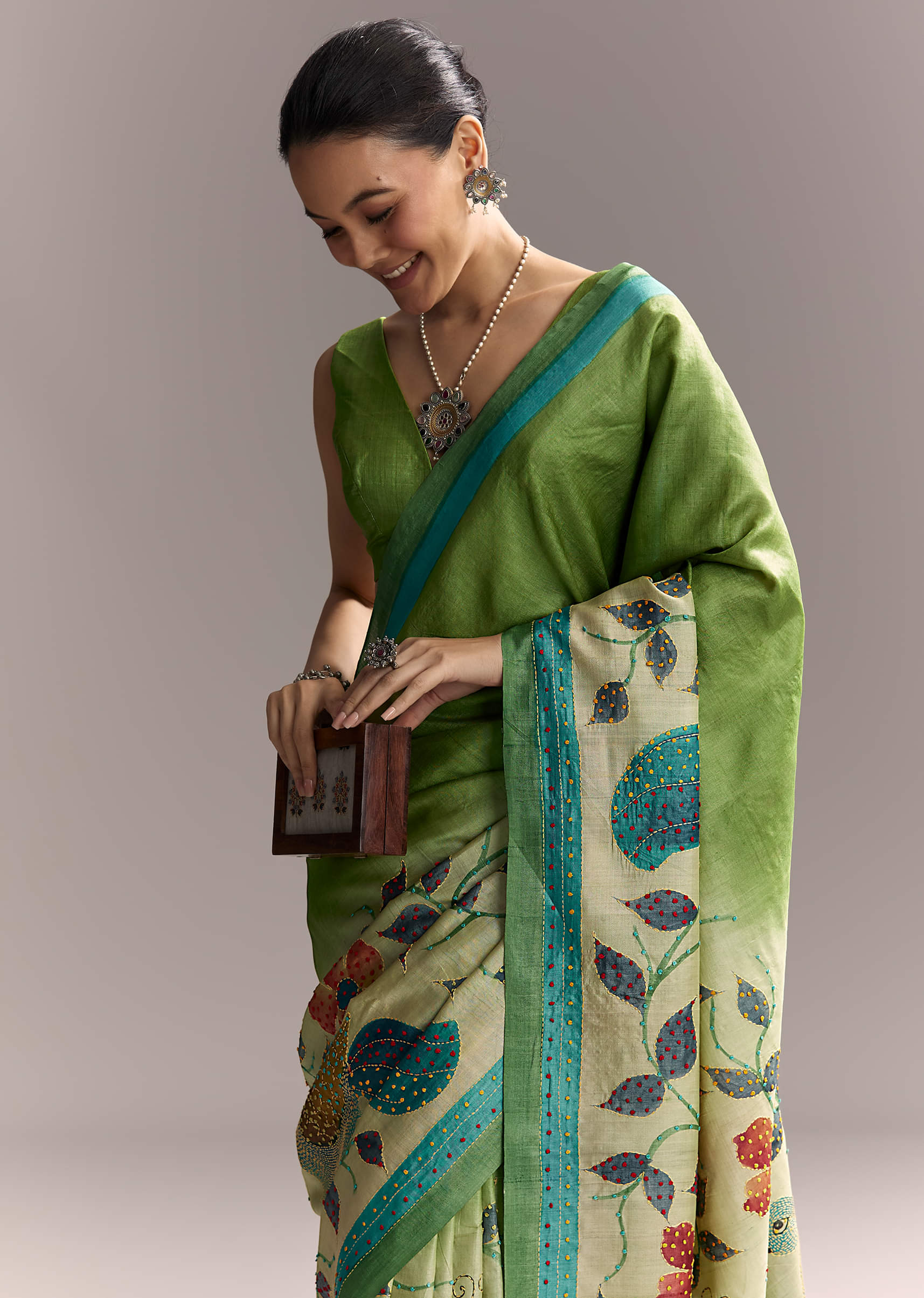 green-cotton-saree-with-hand-painted-motifs-and-blue-border-sg317760-5.jpg