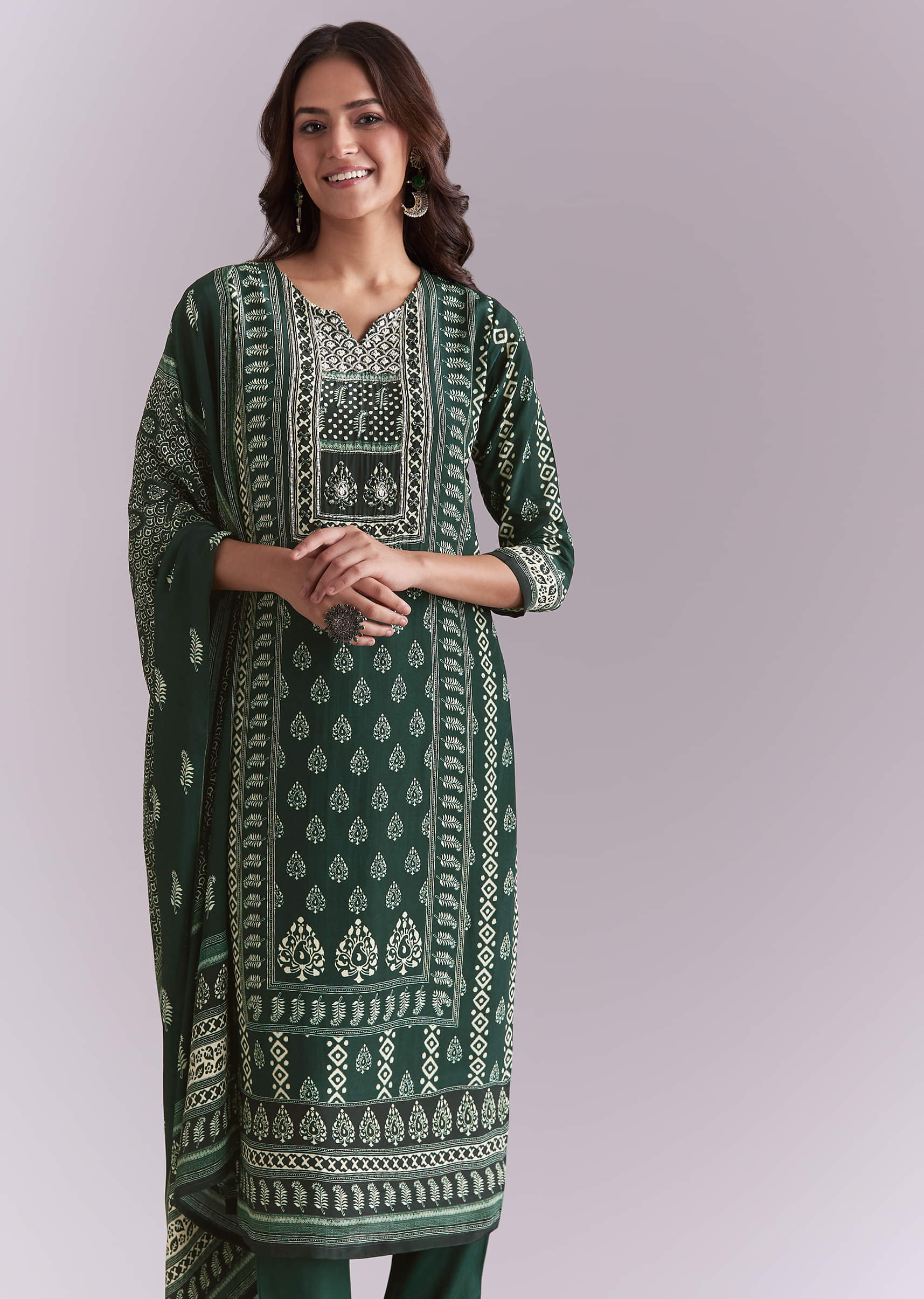 green-crepe-kurta-set-with-indie-print-and-moti-detail-sg357226-4.jpg