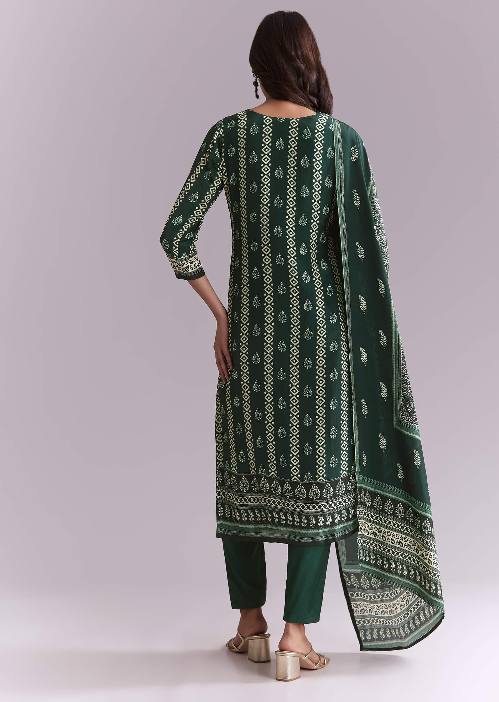 green-crepe-kurta-set-with-indie-print-and-moti-detail-sg357226-5.jpg