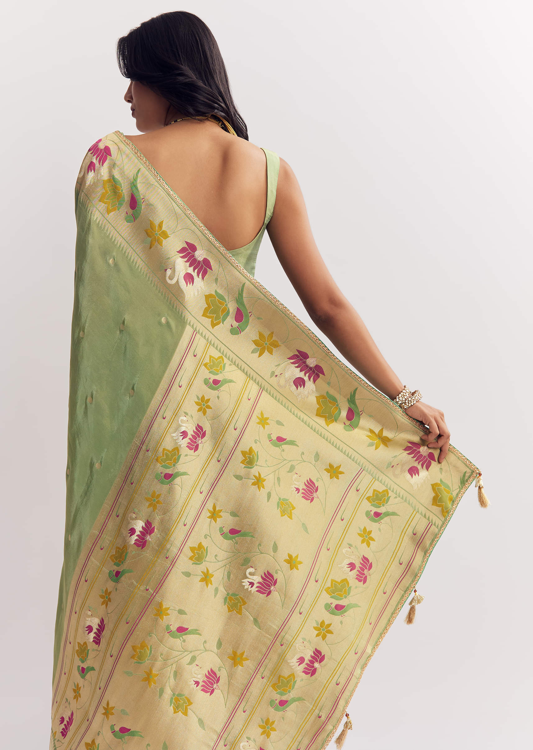 green-dola-silk-paithani-saree-with-dollar-butti-and-multicolor-motif-sg291232-4_5951fc80-90c4-4154-a1d2-2bdec7c4b61f.jpg