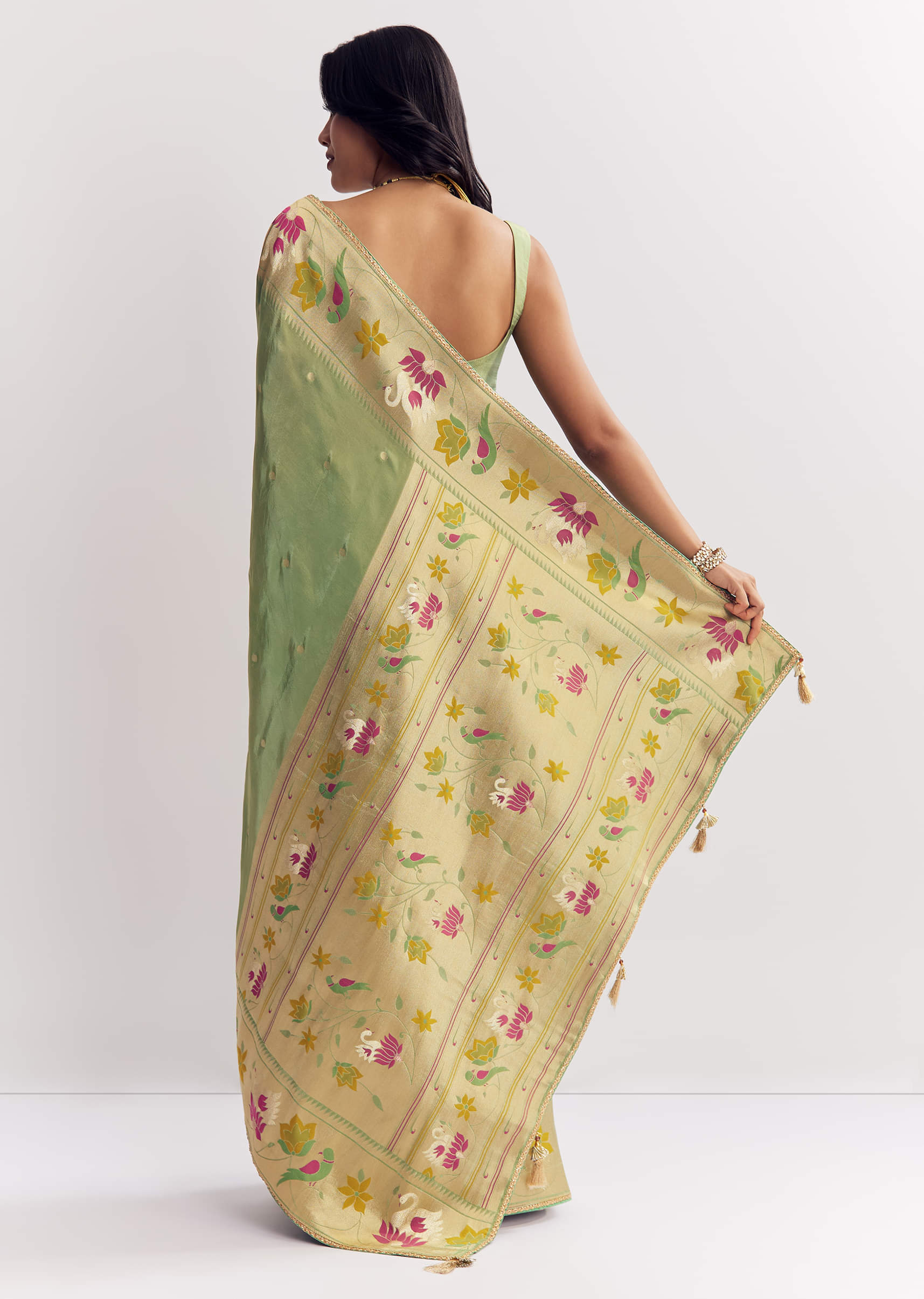 green-dola-silk-paithani-saree-with-dollar-butti-and-multicolor-motif-sg291232-6_8740efd8-aae7-4e83-a886-a218bdf0d8b6.jpg