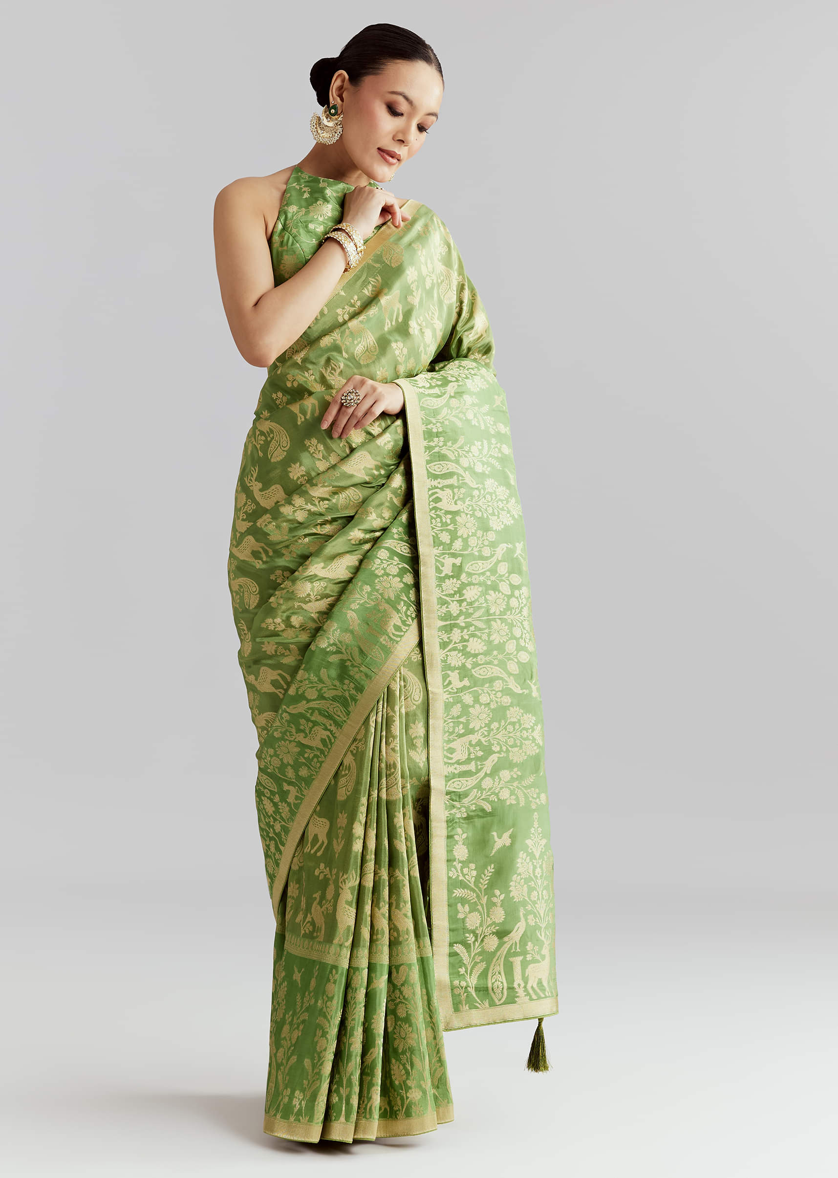 green-dola-silk-woven-saree-with-zari-motif-embroidery-sg350480-3.jpg