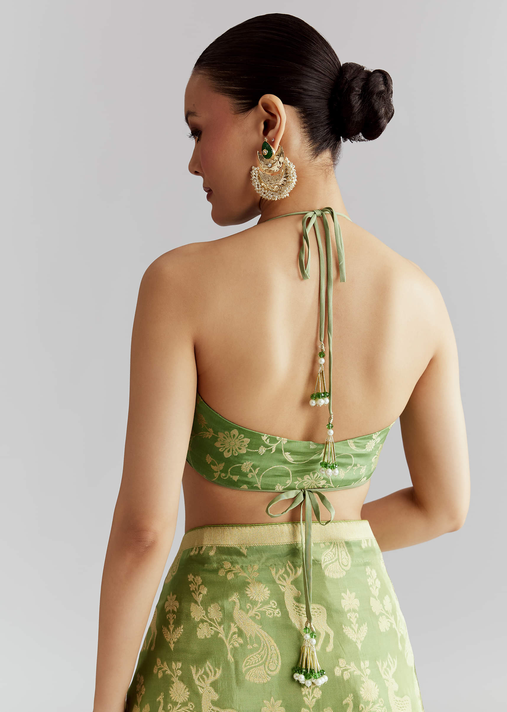 green-dola-silk-woven-saree-with-zari-motif-embroidery-sg350480-8.jpg