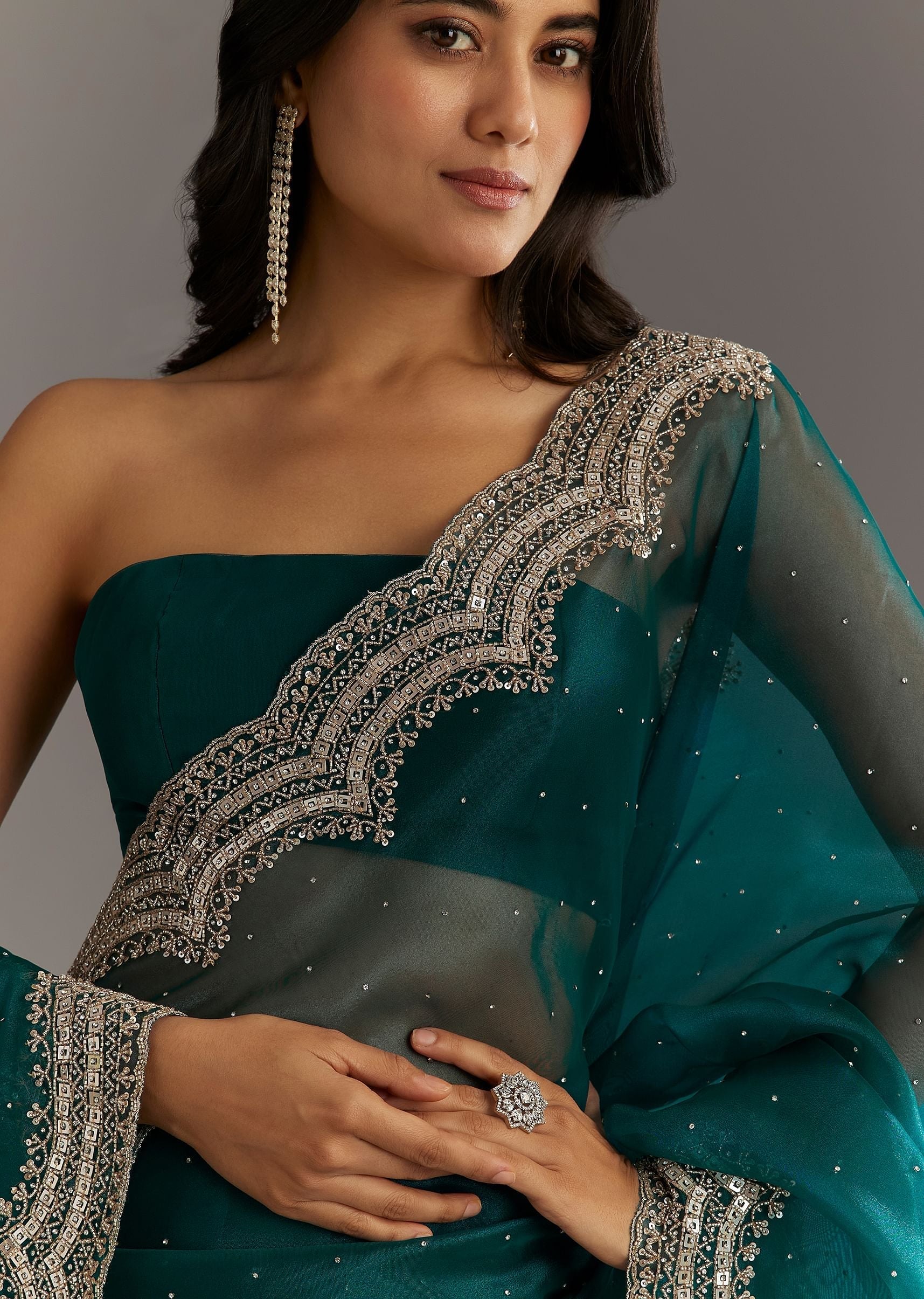 green-embellished-tissue-saree-with-embroidered-cutdana-sequ-sg285398-3_654eda83-0892-4760-930d-c6ccde0e2488.jpg