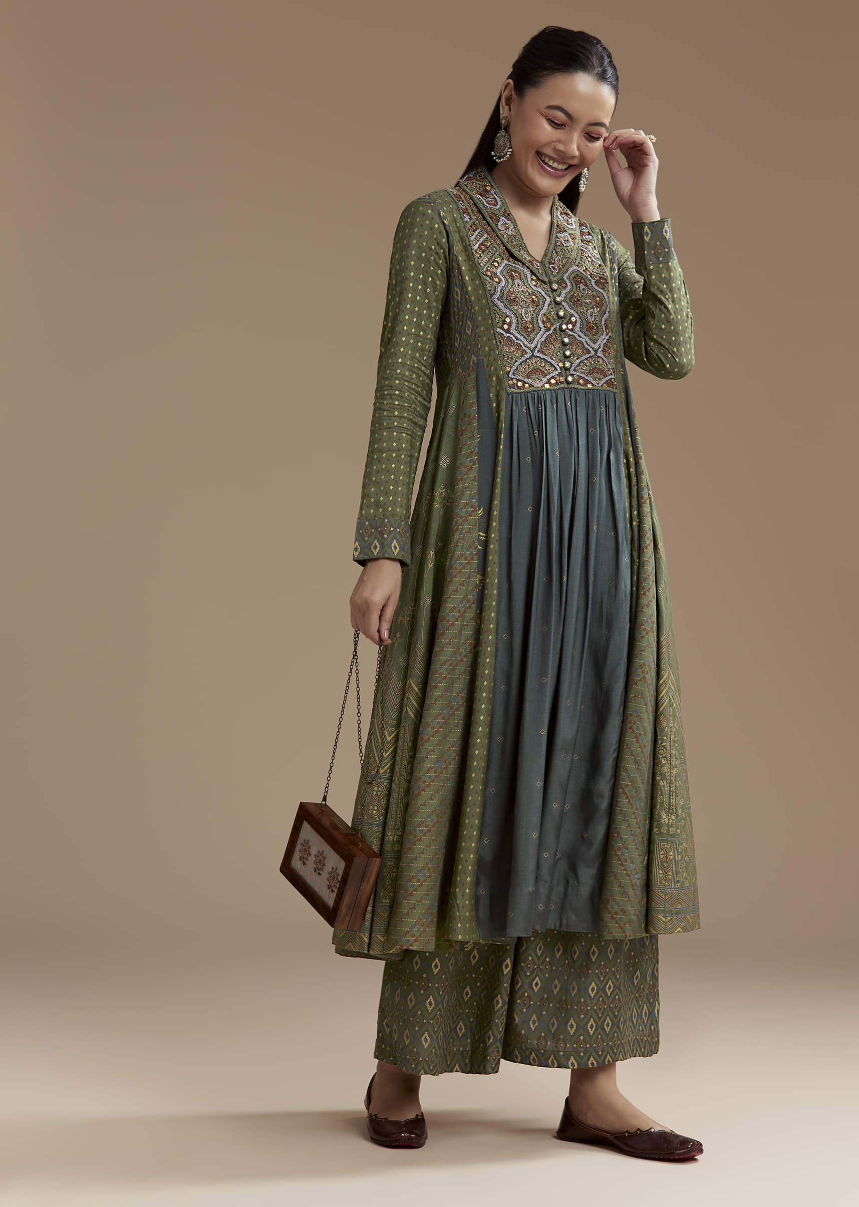 green-indie-print-cotton-kurta-set-with-thread-work-sg344865-3_304b06fe-d363-4279-b7ec-785c6088e091.jpg
