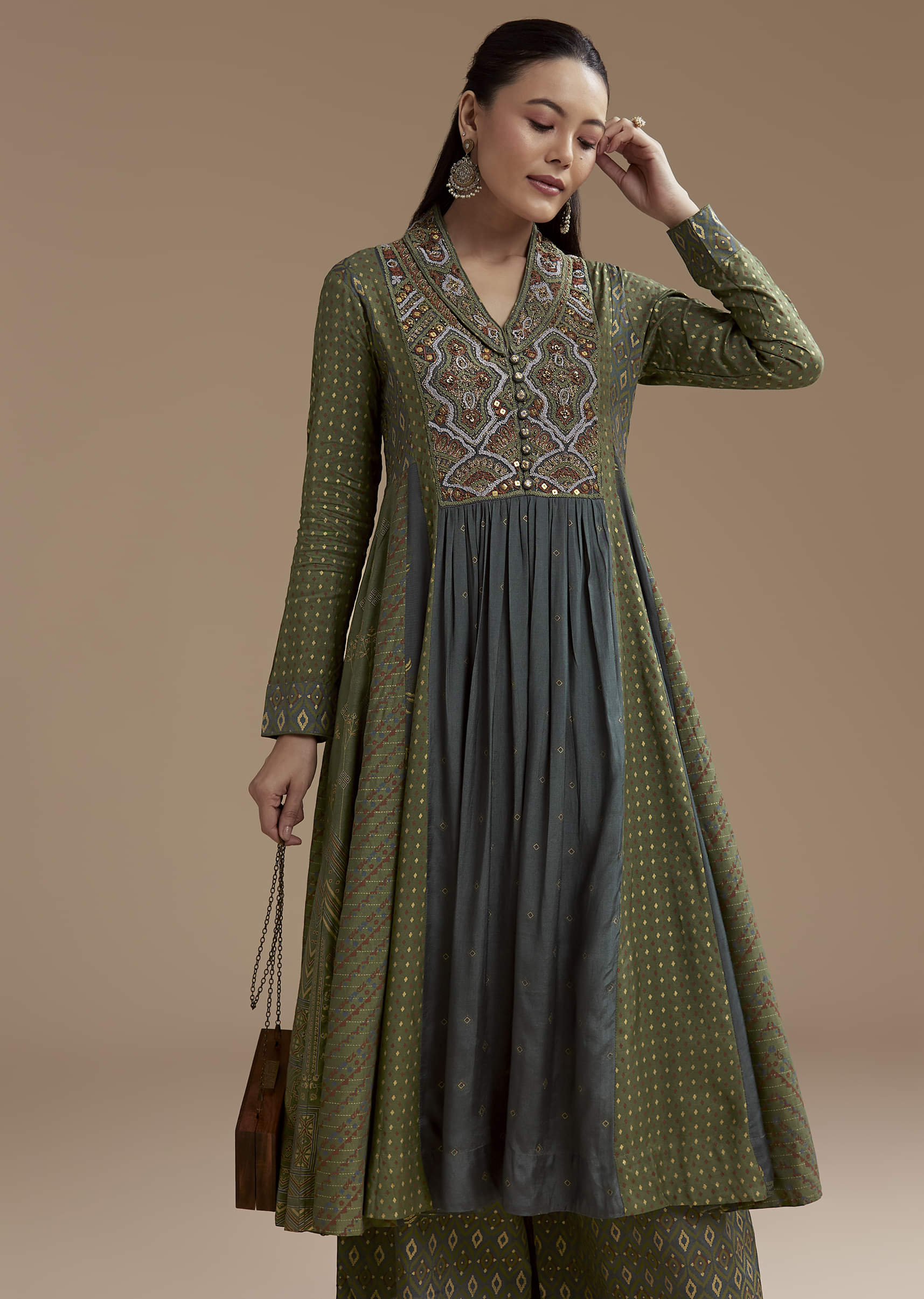 green-indie-print-cotton-kurta-set-with-thread-work-sg344865-4_0ac5b2c5-f40b-40eb-b4e8-efb94e7aa7a1.jpg