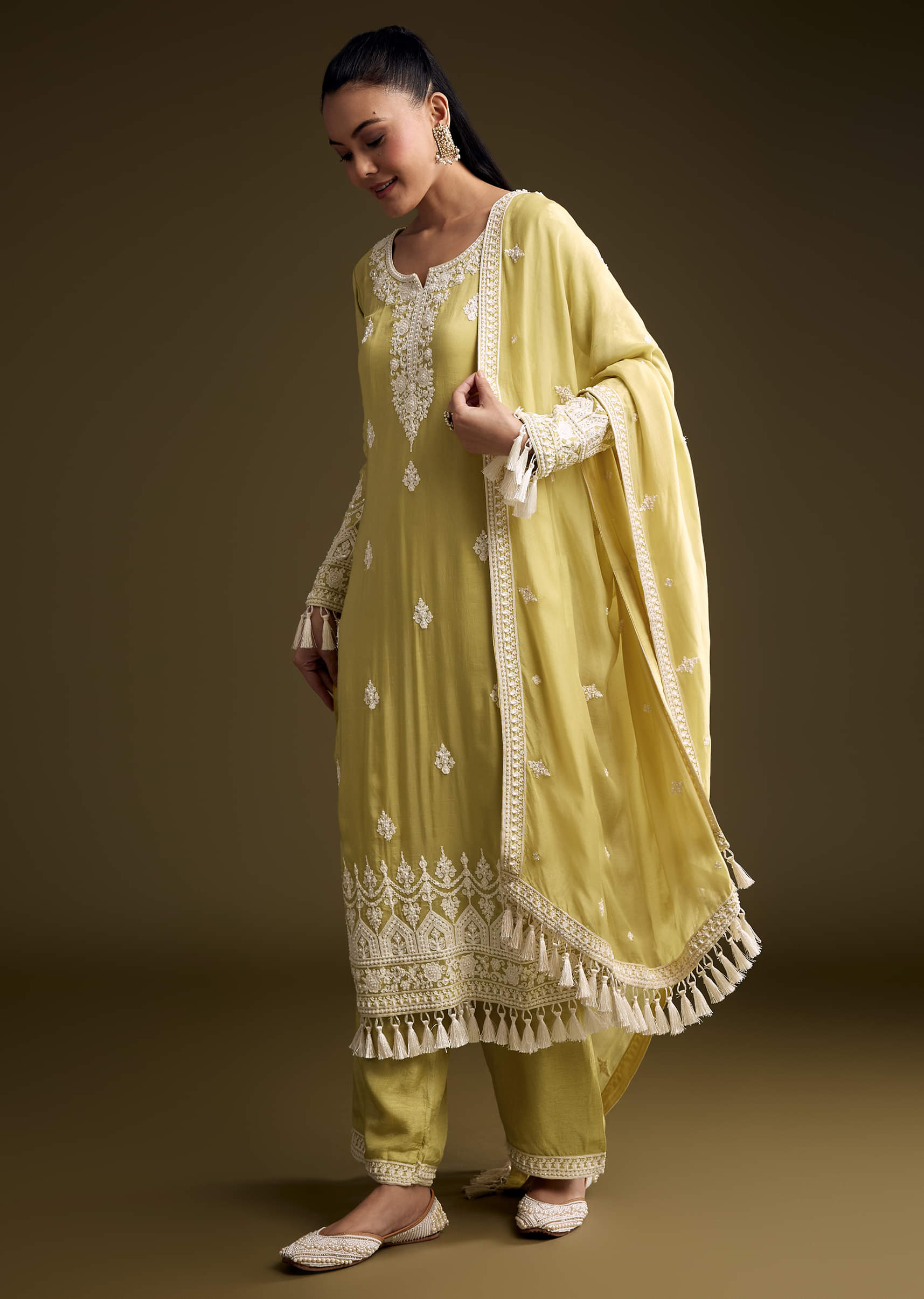 green-organza-kurta-set-with-thread-embroidery-sg340599-1.jpg
