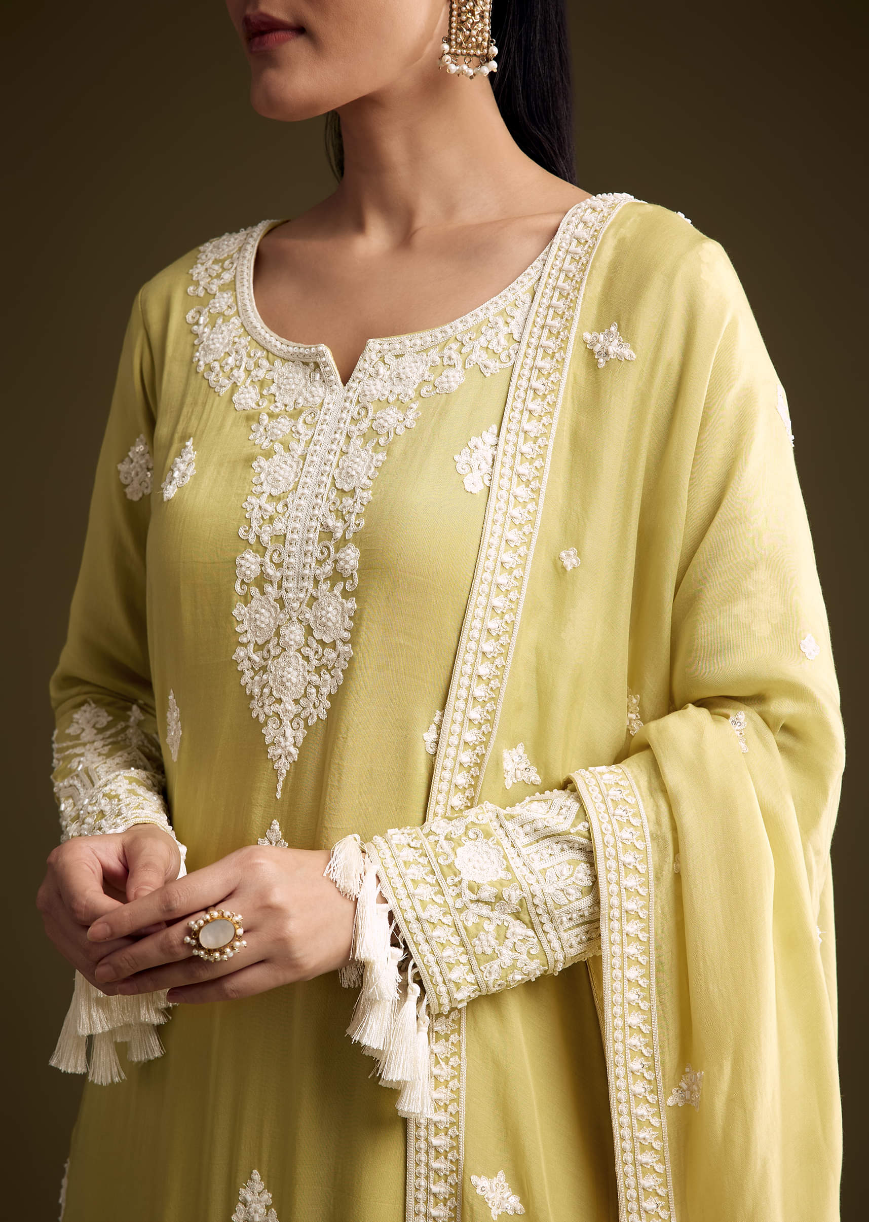 green-organza-kurta-set-with-thread-embroidery-sg340599-2.jpg