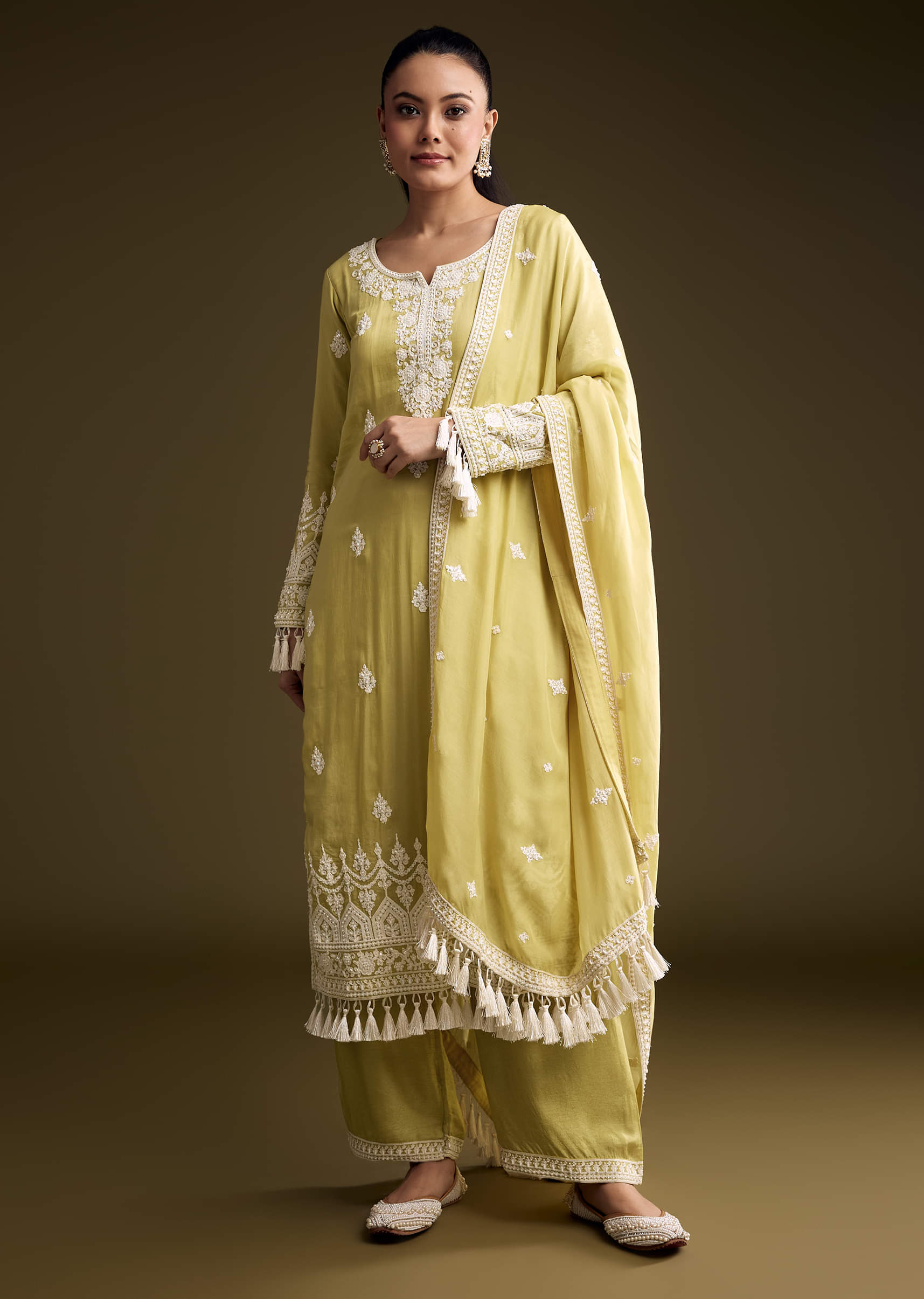 green-organza-kurta-set-with-thread-embroidery-sg340599-3.jpg