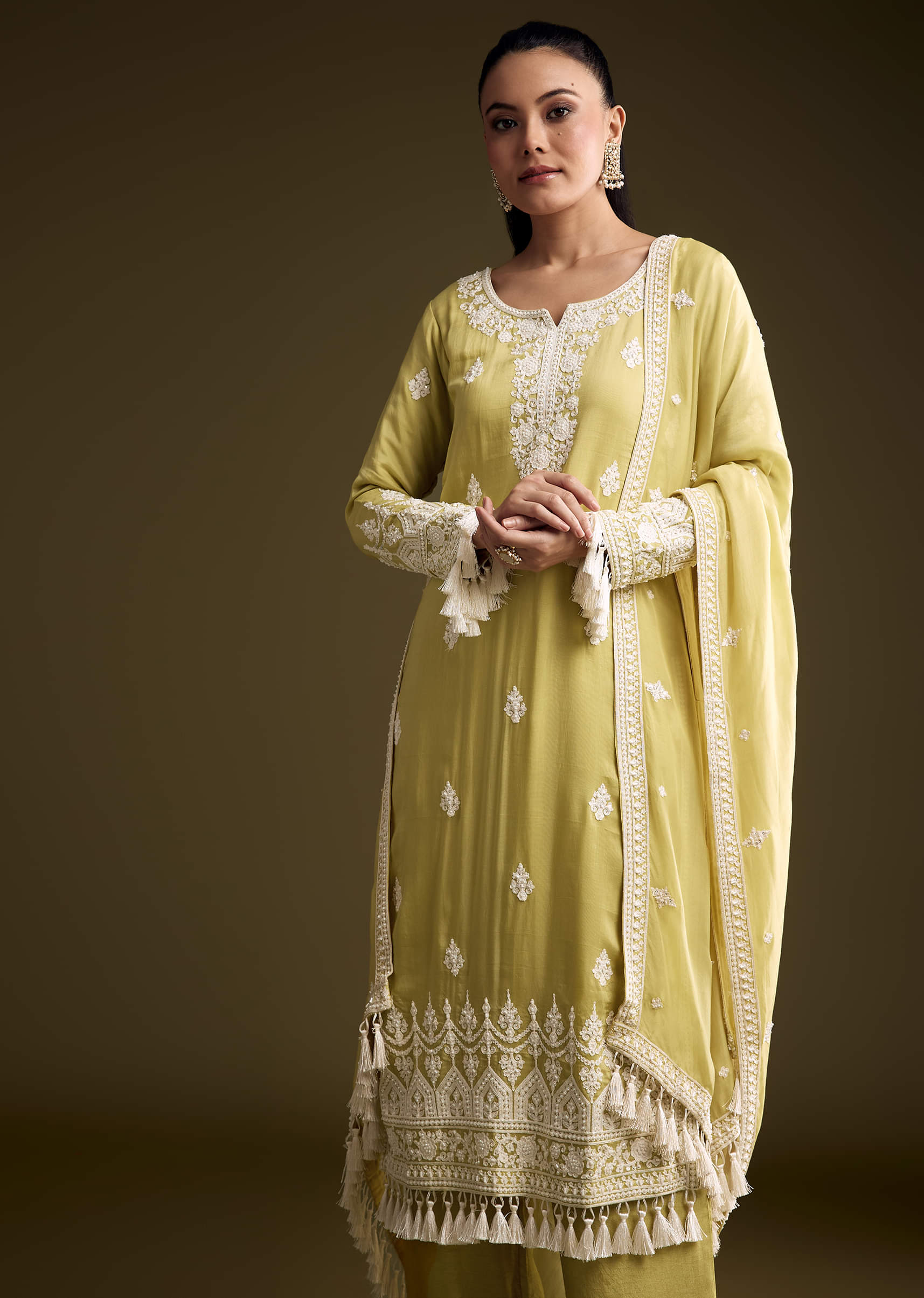green-organza-kurta-set-with-thread-embroidery-sg340599-4.jpg