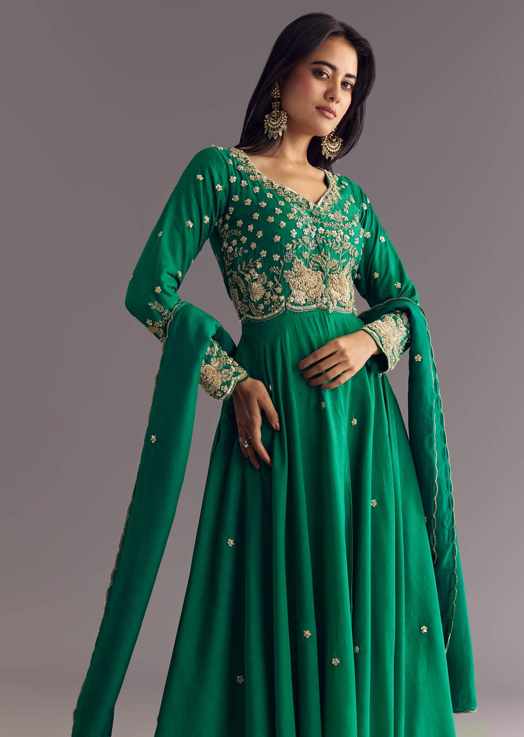green-russian-silk-front-slit-kurta-dupatta-set-with-beaded-embroidery-sg312782-5_6568a177-9c56-4b8e-8051-648934171dda.jpg
