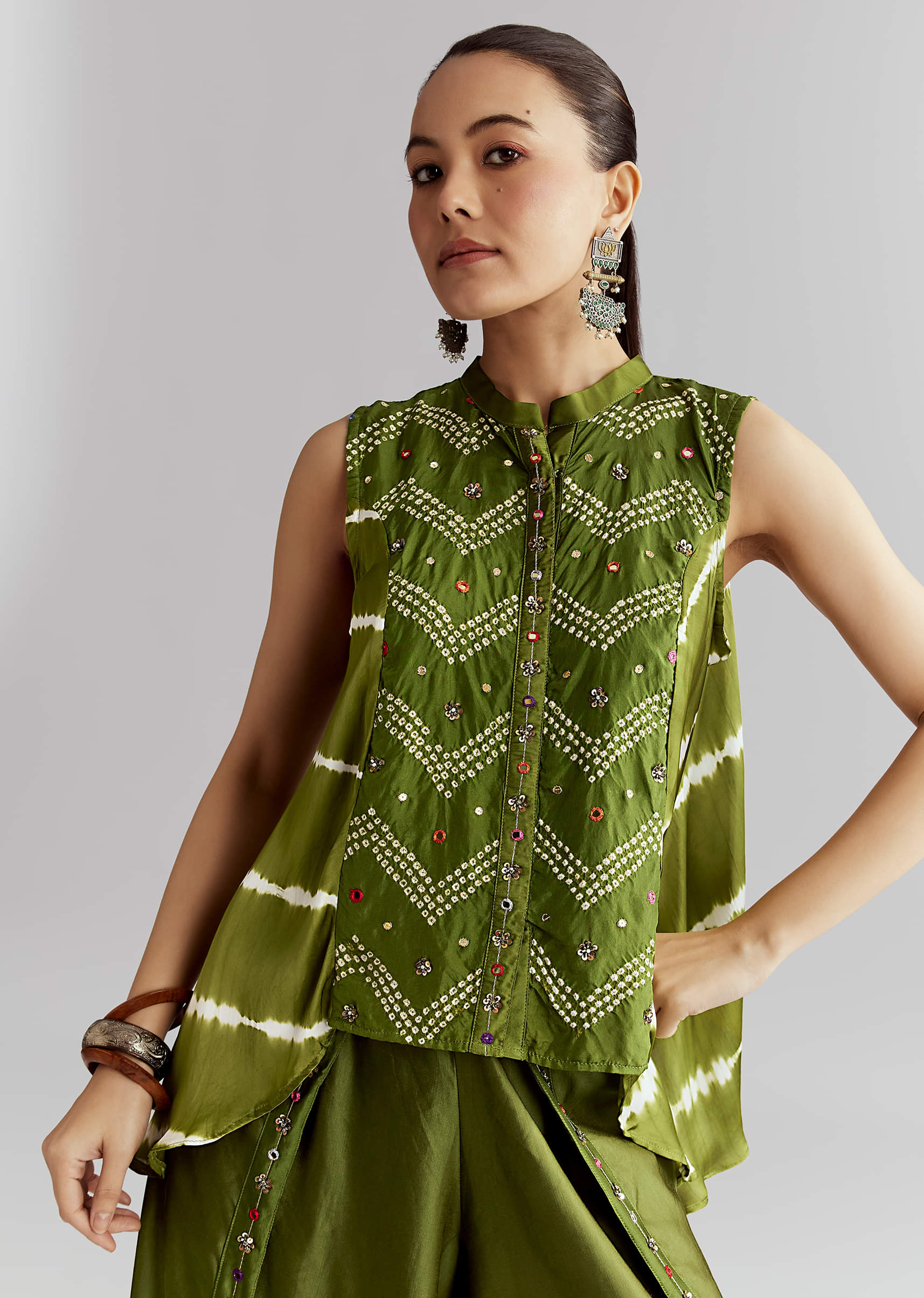 green-satin-indo-western-set-with-bandhani-and-leheriya-print-sg356593-2.jpg