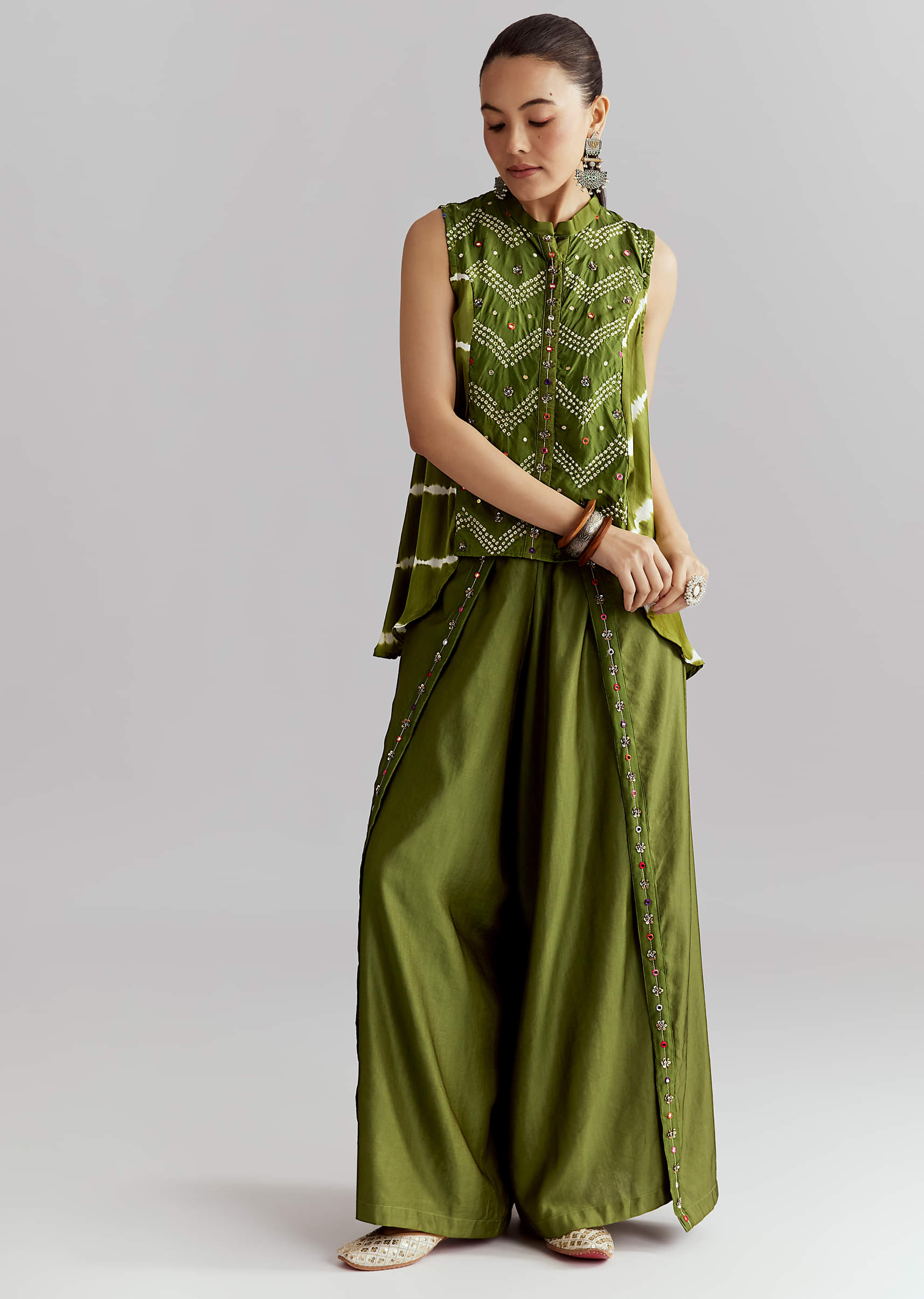 green-satin-indo-western-set-with-bandhani-and-leheriya-print-sg356593-3.jpg
