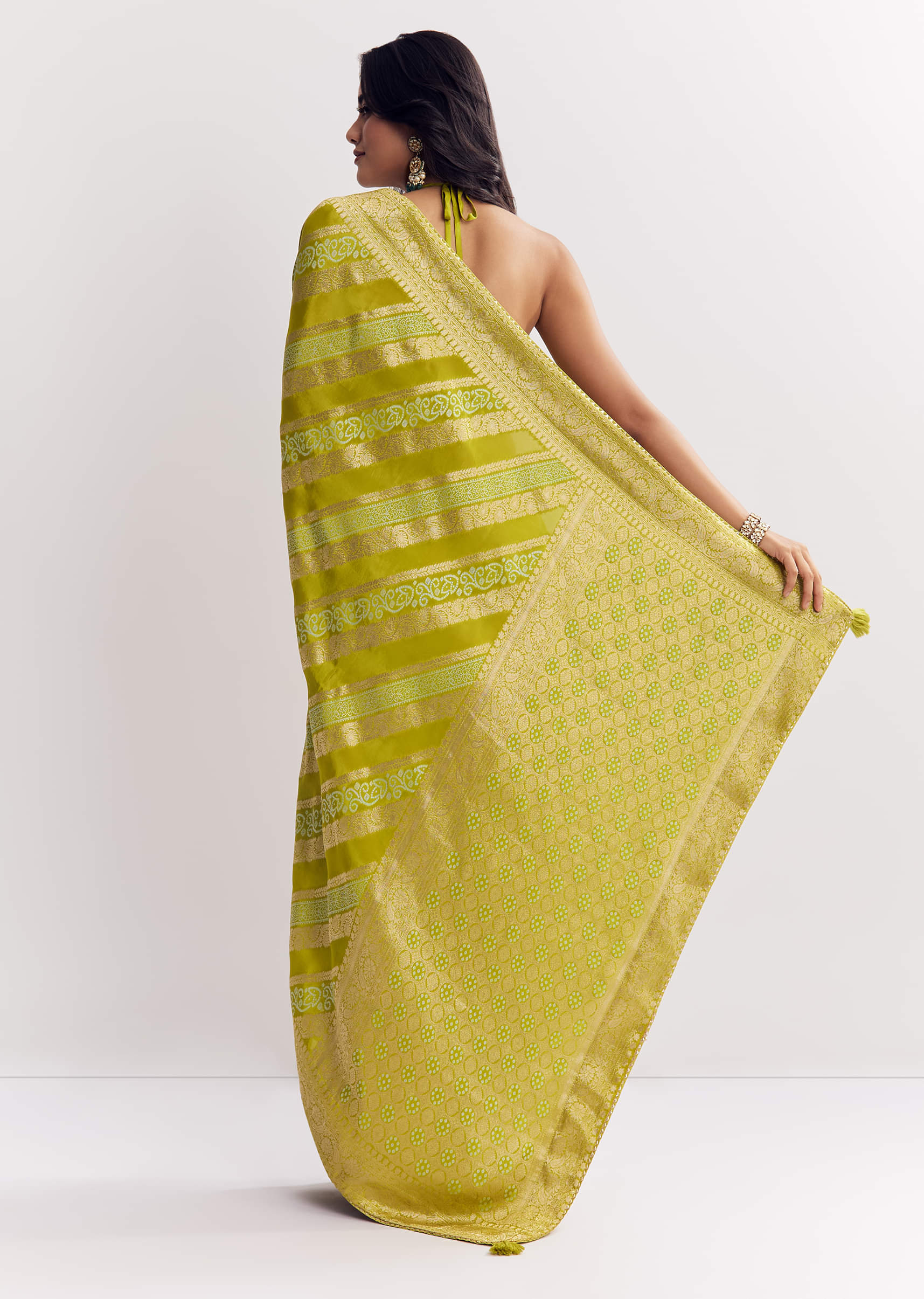 green-satin-saree-with-zari-vine-design-sg316250-6_6c6f40ff-5b68-40e5-8f01-ca0924ce378d.jpg