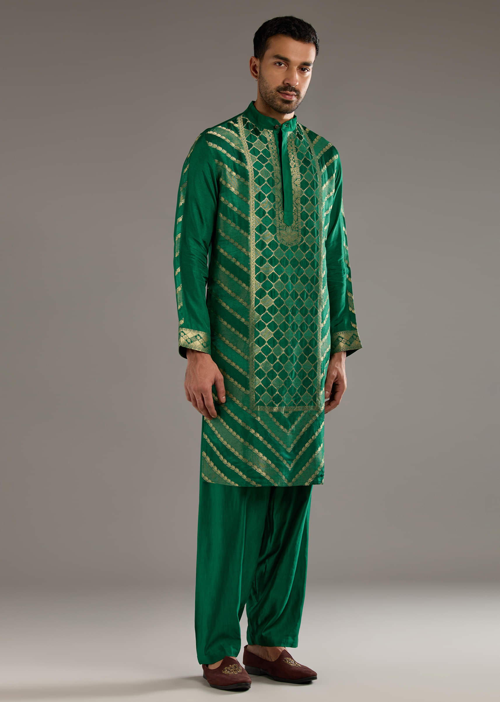 green-silk-kurta-set-for-men-with-handwoven-jacquard-work-sg359396-3.jpg