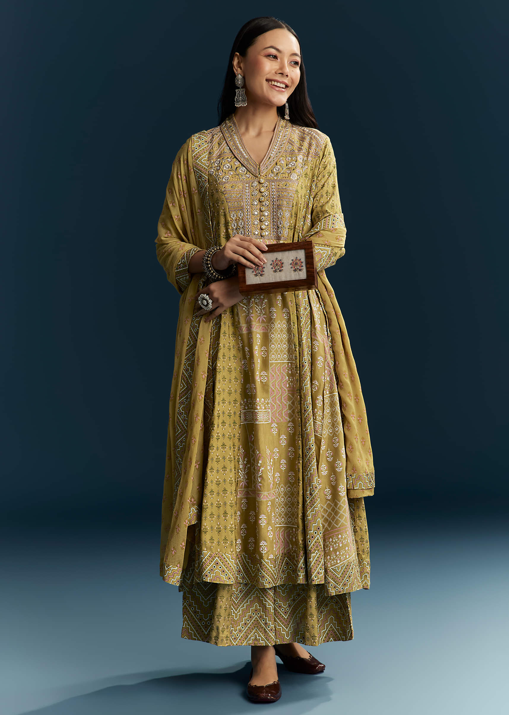 green-silk-printed-anarkali-suit-with-resham-work-sg347520-3.jpg