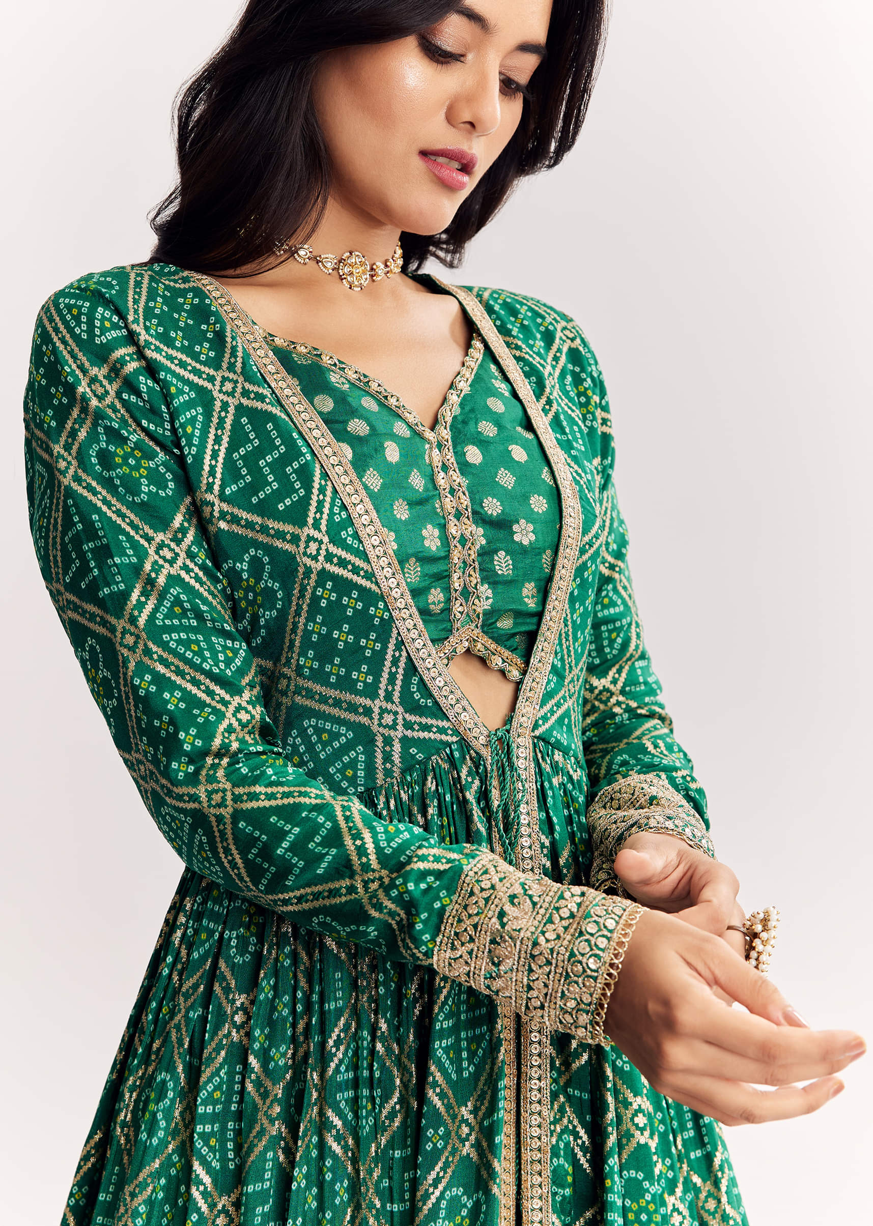 green-weave-silk-indowestern-skirt-set-with-bandhani-print-zari-work-jacket-sg307598-3_5dd5a8c0-dae3-4a3b-80a8-4edf4b928d4a.jpg
