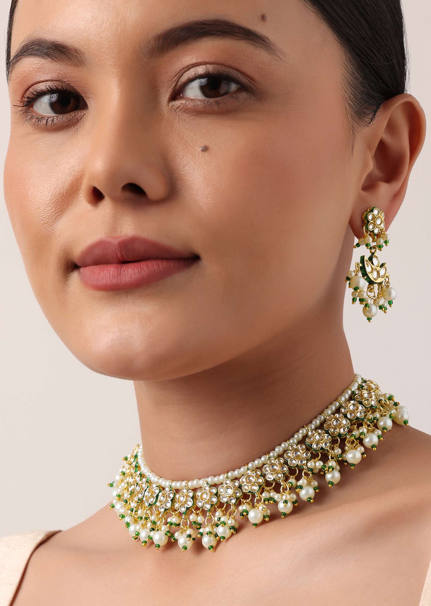 green_and_gold_kundan_short_necklace_set-sg211054_7_25ce39b1-5f8b-43e1-a313-864e5705337f.jpg