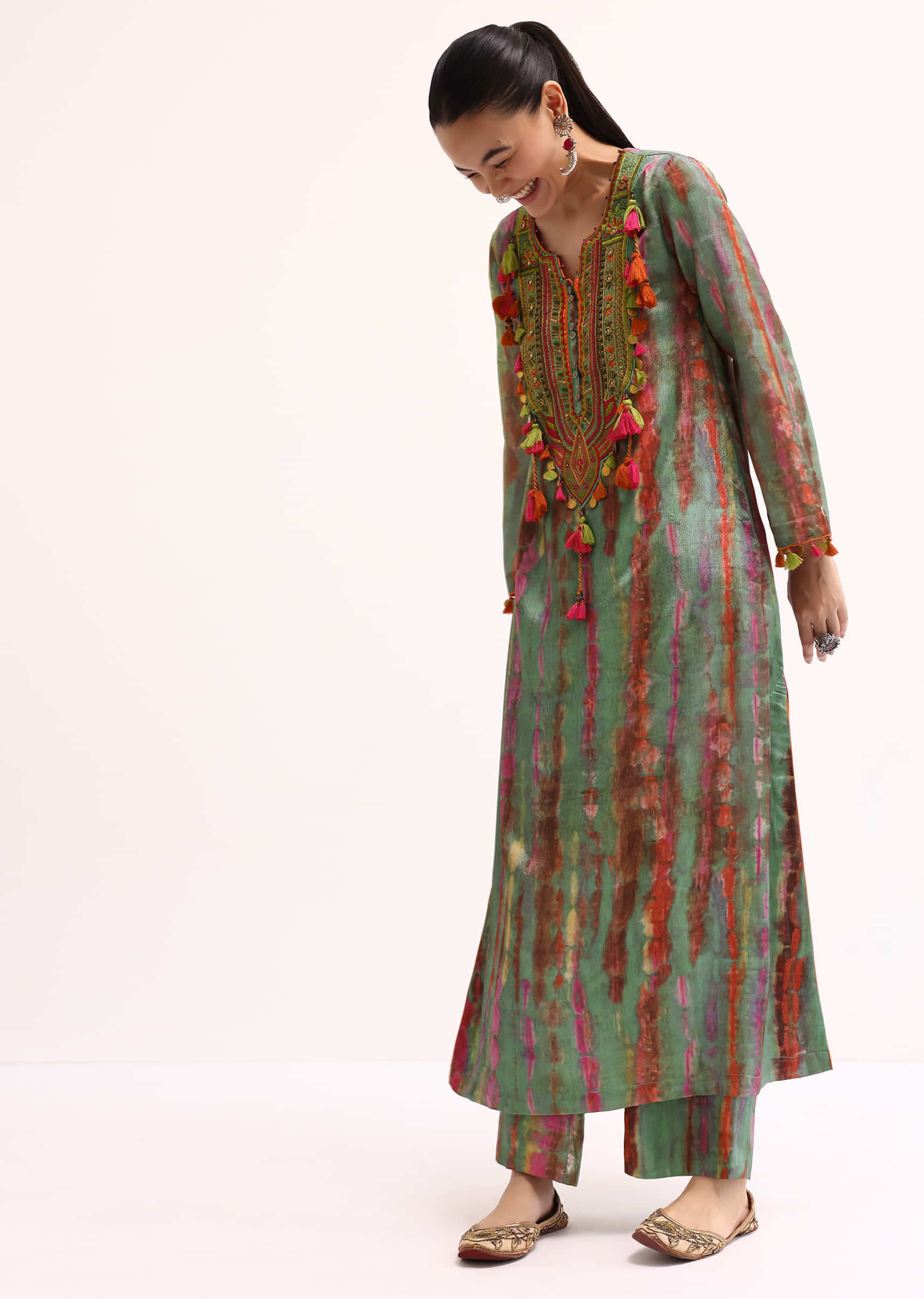 green_embroidered_crepe_kurta_and_pant-sg233321_6_d6019515-c081-47c5-9540-82ede6d7b24c.jpg