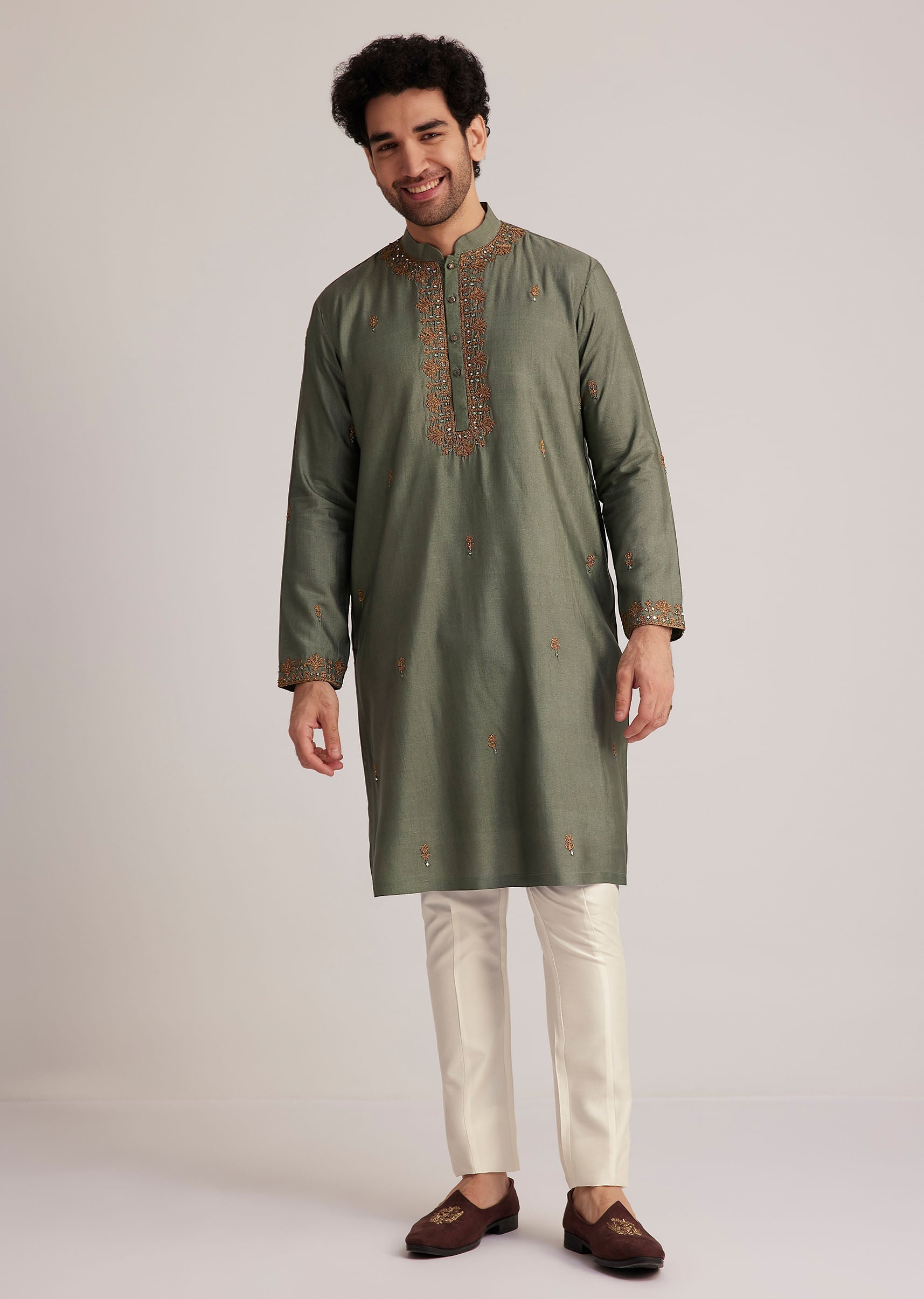 green_embroidered_kurta_set-sg233804_3_01ee7d8d-d7dd-4e47-84a7-48f4d8a6188b.jpg