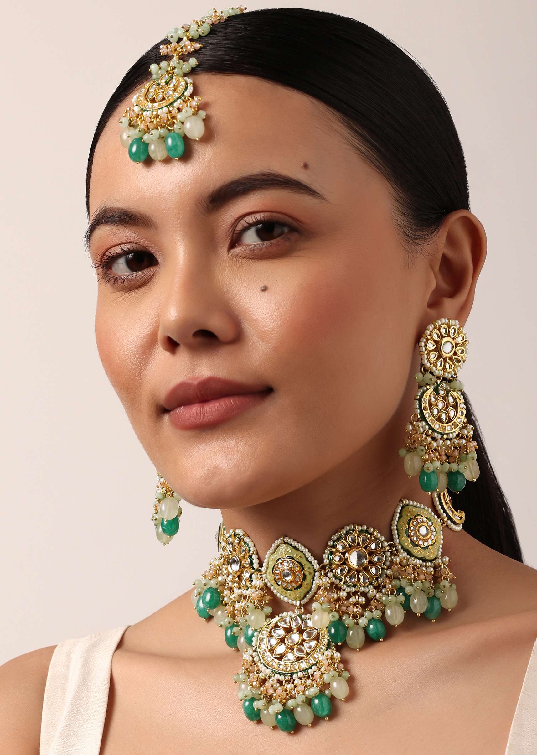 green_kundan_choker_set_with_beads_and_pendant_drops-sg196478_7_da6cb440-a54a-48ae-a47e-47ad3b39471c.jpg