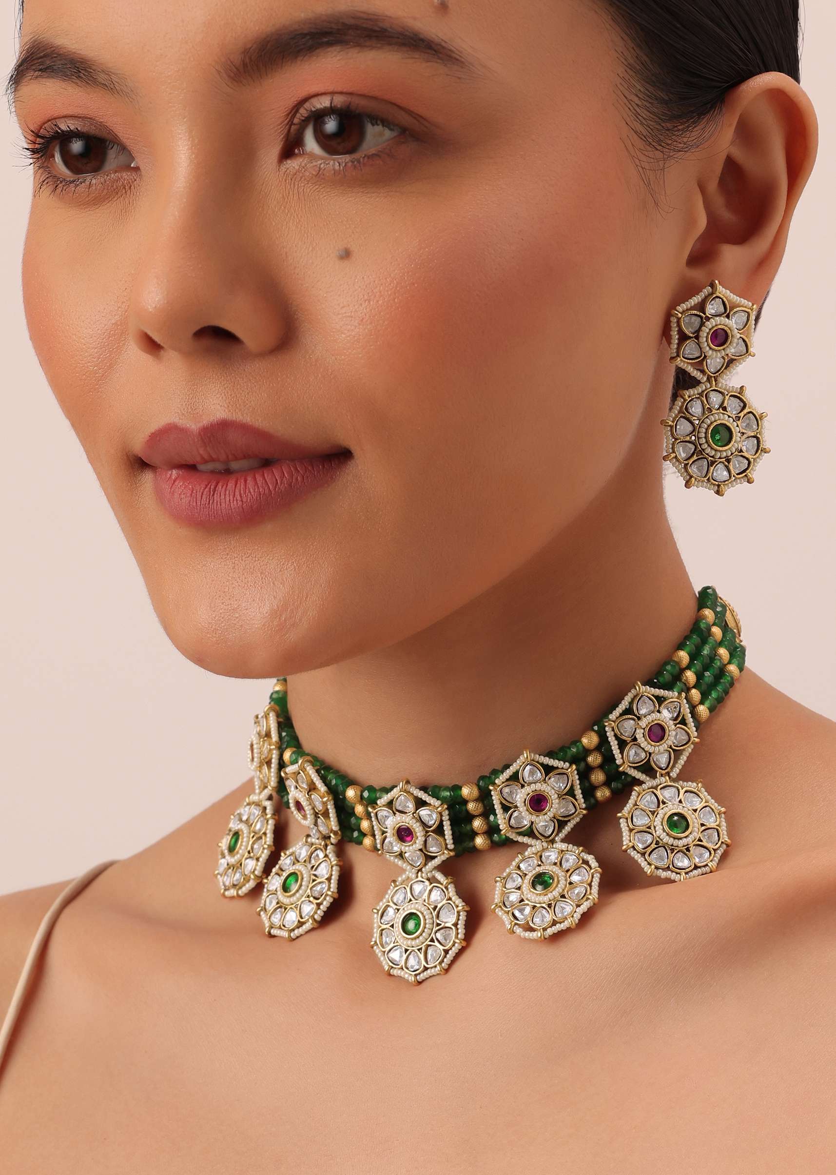 green_temple_choker_set_with_floral_motifs_and_meenakari_detail-sg202681_7_dccaabc8-ec97-4b82-a6a3-d224ba17338b.jpg