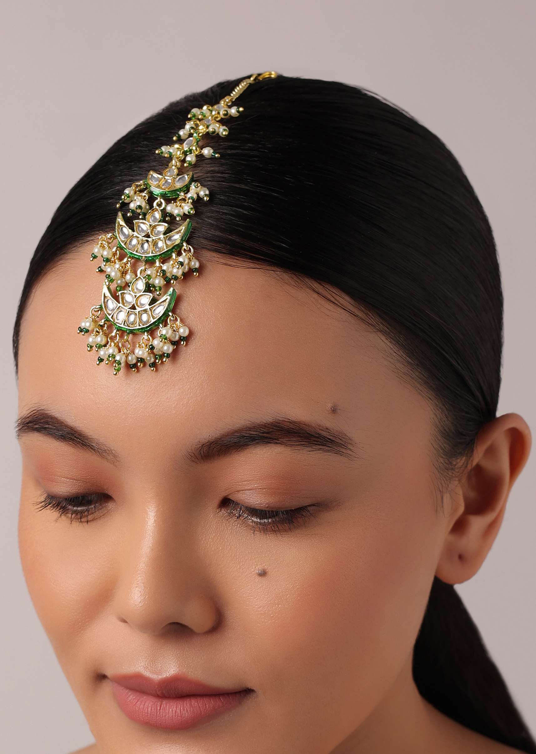 green_tiered_maangtikka_with_studded_kundan-sg194341_3_616ae528-0192-40fc-8e91-7db4d413aa01.jpg