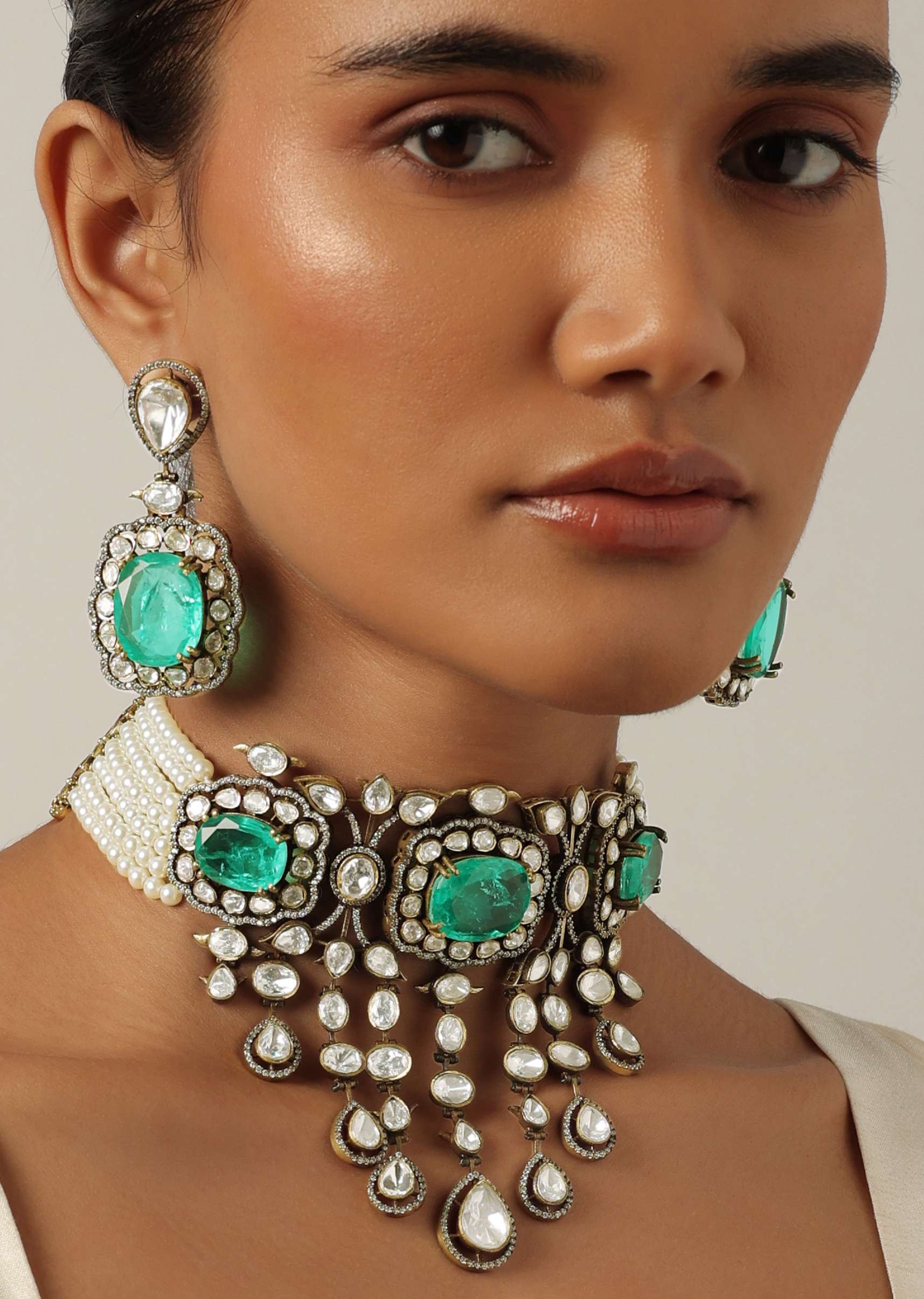 green_two_tone_choker_set_with_emerald-sg180725_4_59c0a2f0-e743-4482-aa01-6634a87352ca.jpg