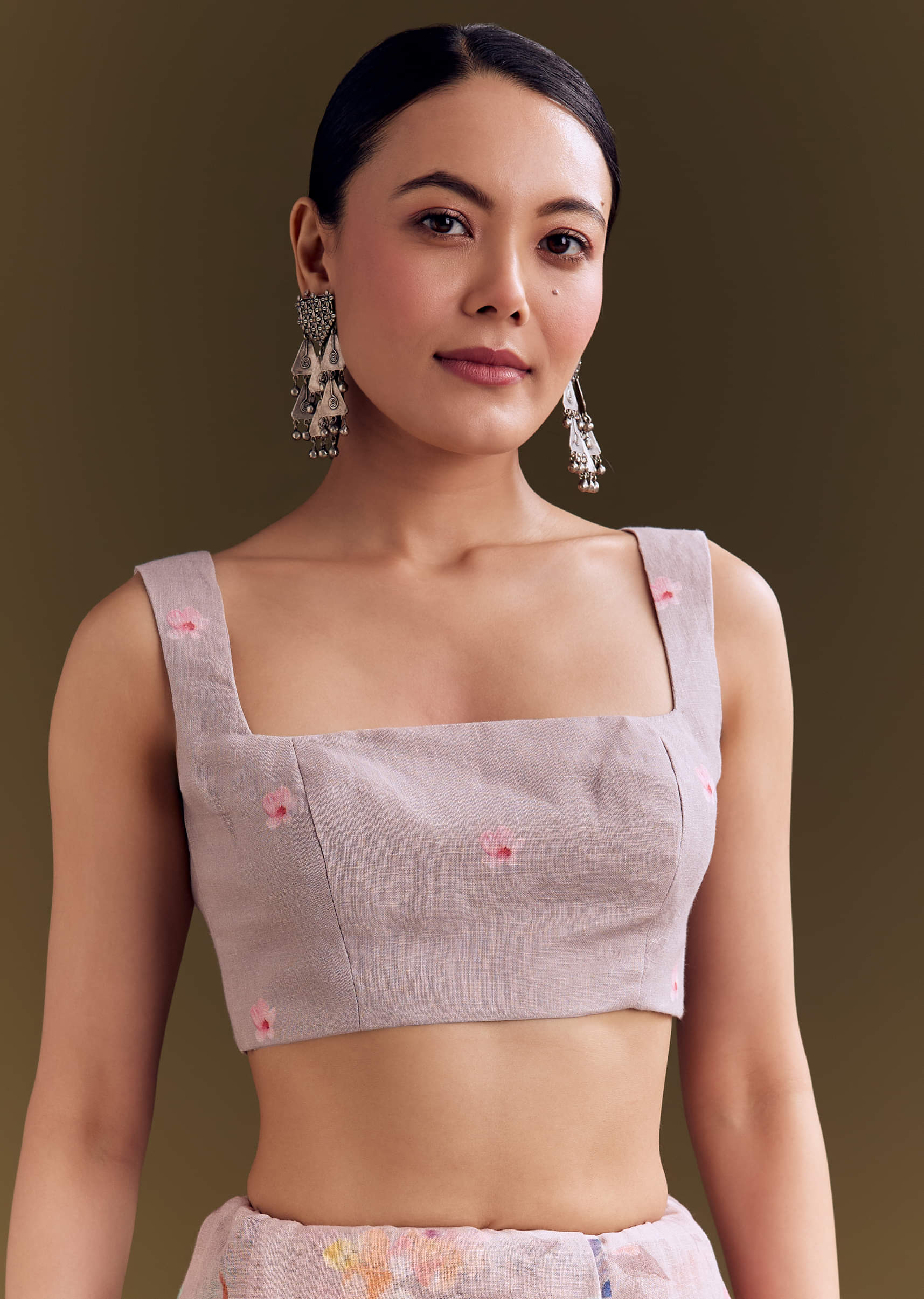 grey-cotton-linen-saree-with-pastel-blooms-sg291722-7_f294fe5c-290c-47ed-a57b-99484c77aa03.jpg