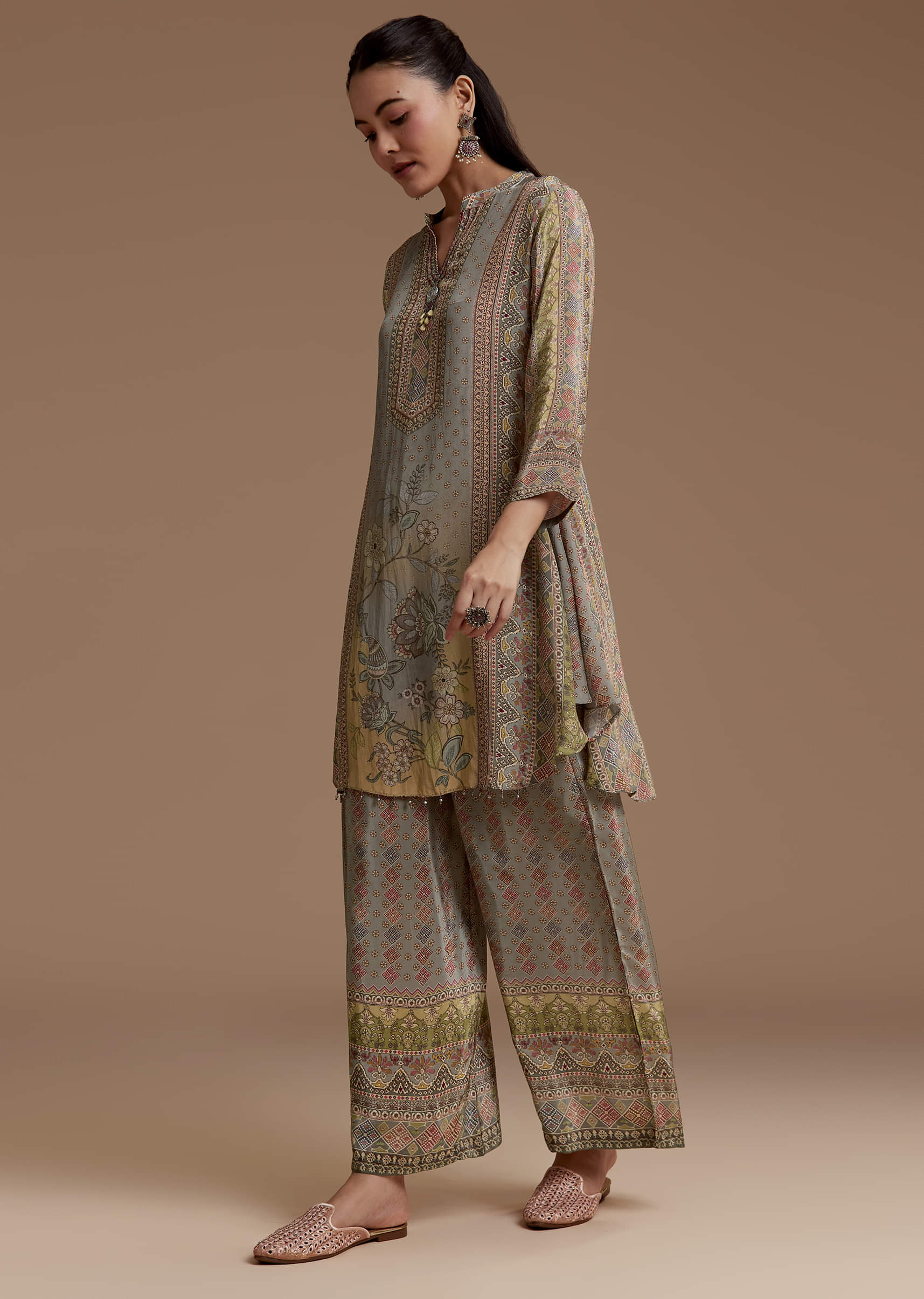 grey-kurta-pant-set-with-floral-print-sg354305-1_1395233d-0c66-450f-a6c2-27f4d0164ada.jpg