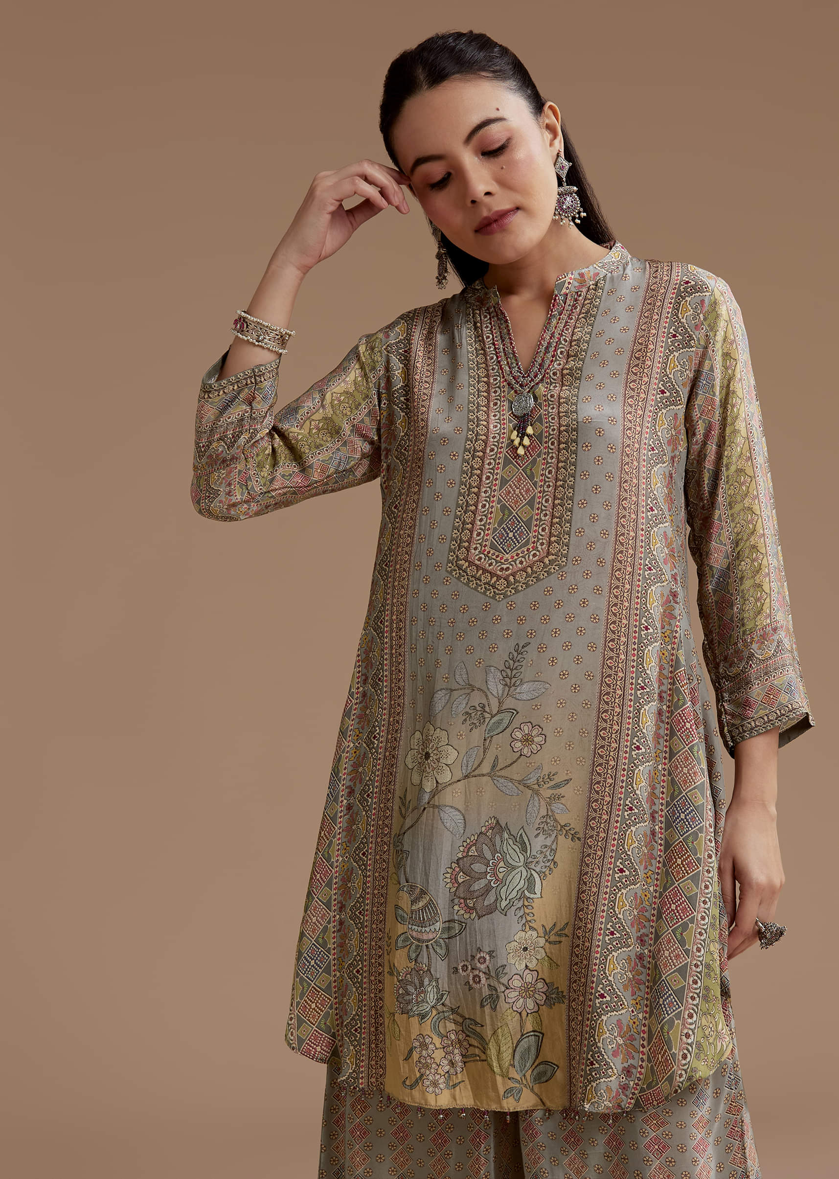 grey-kurta-pant-set-with-floral-print-sg354305-4_37fc600d-d76e-4b99-a325-0e180028dd00.jpg