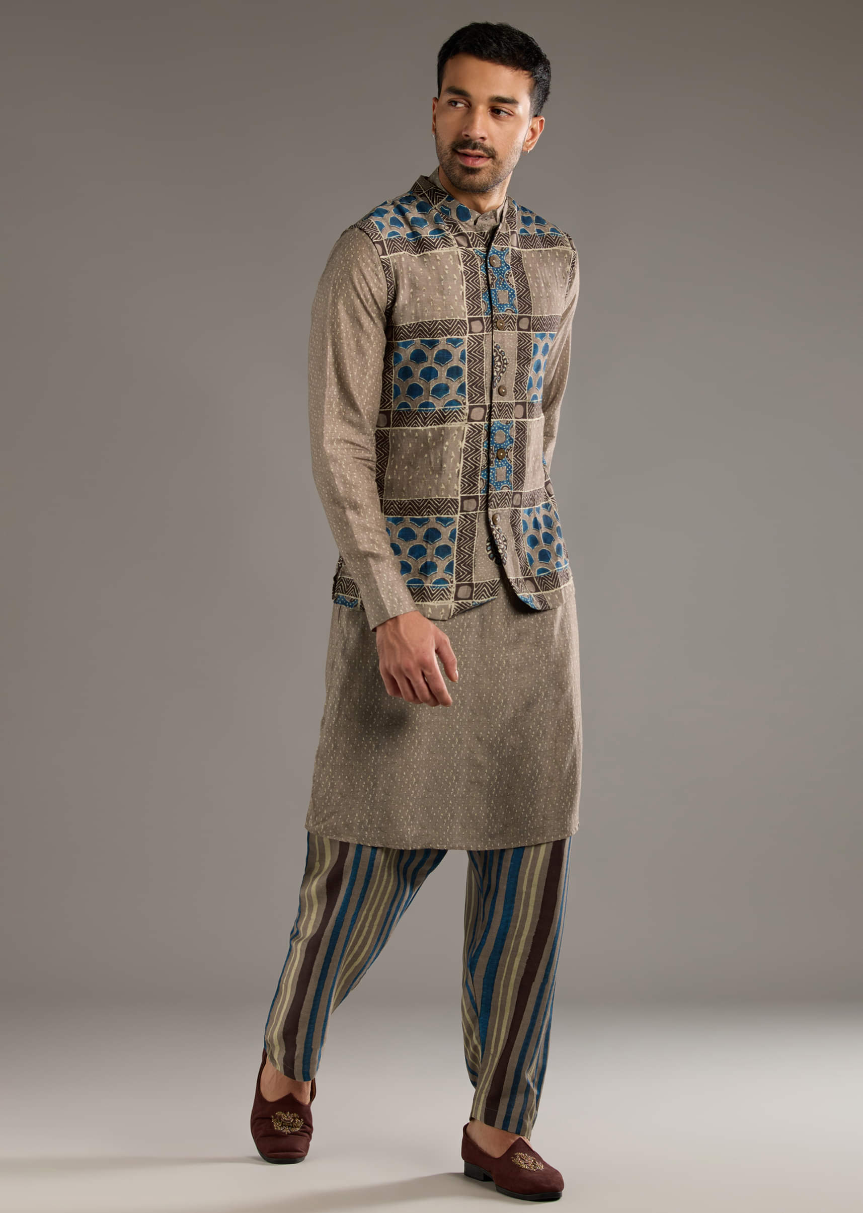 grey-linen-kurta-jacket-set-for-men-with-hand-block-ajrakh-print-sg359212-3.jpg