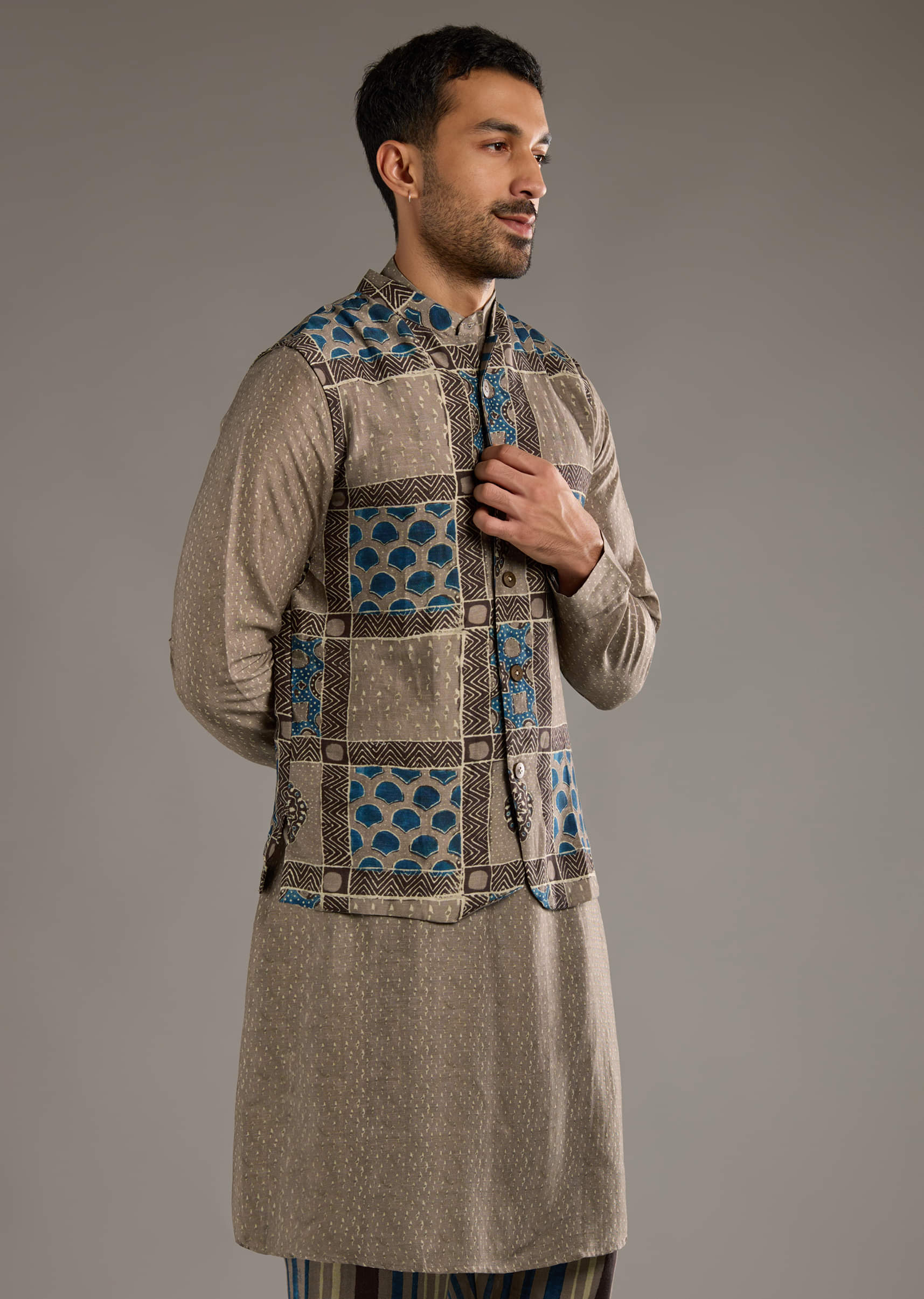 grey-linen-kurta-jacket-set-for-men-with-hand-block-ajrakh-print-sg359212-4.jpg