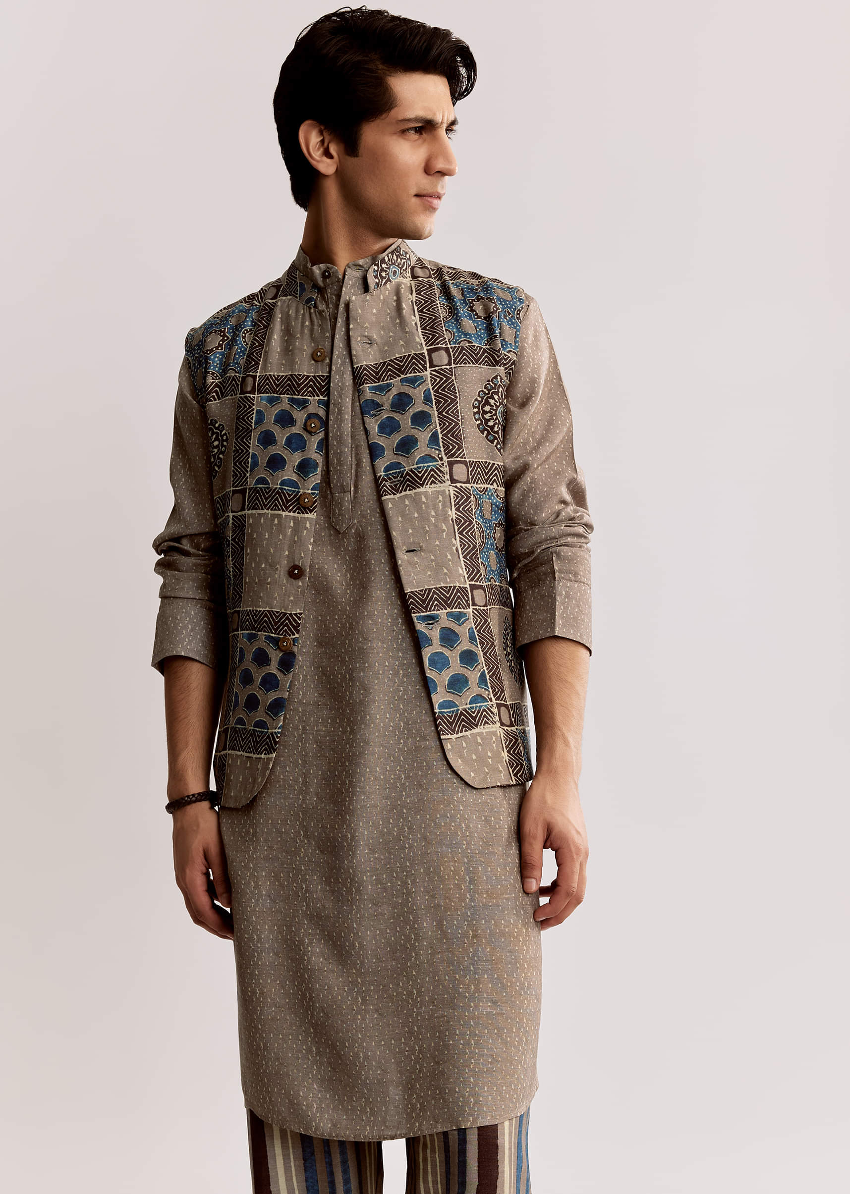 grey-linen-kurta-jacket-set-with-ajrakh-print-sg318183-1_27e77832-9338-409a-8fc2-79cea84e81bf.jpg