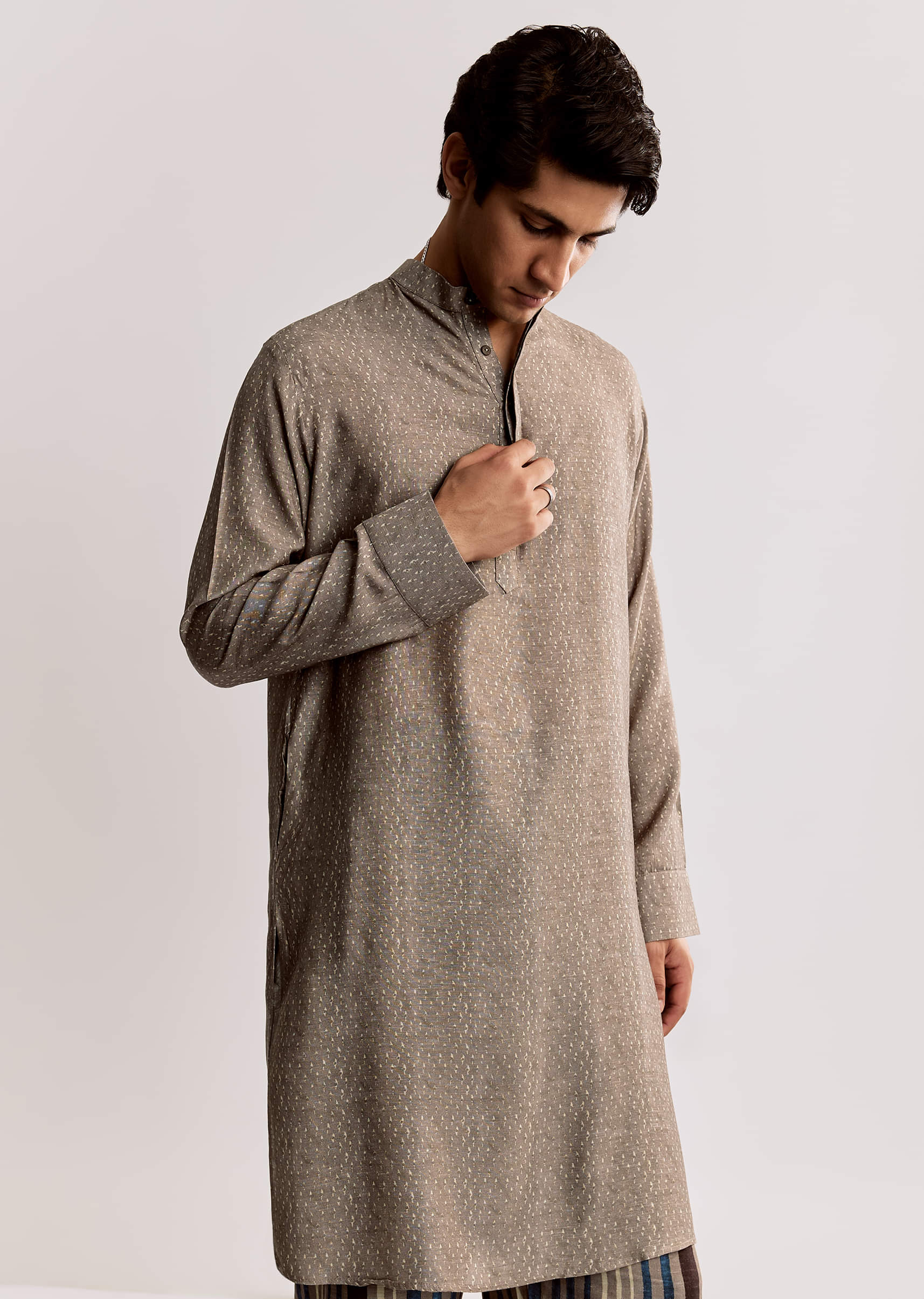 grey-linen-kurta-jacket-set-with-ajrakh-print-sg318183-6_950f02cc-64bc-450e-8d0a-d1b72a5210ae.jpg