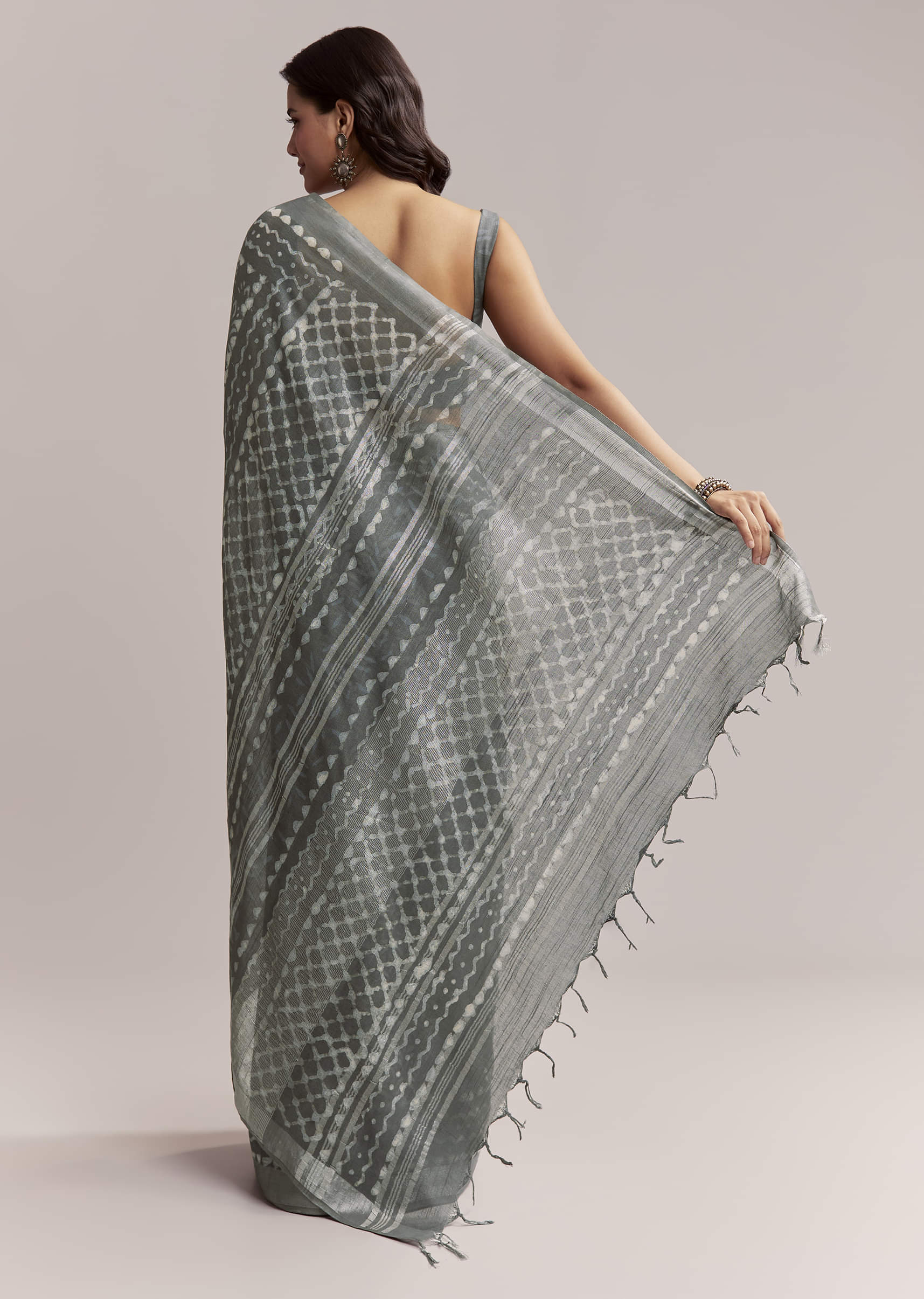 grey-linen-printed-saree-with-authentic-ajrakh-geometric-print-sg311985-4.jpg
