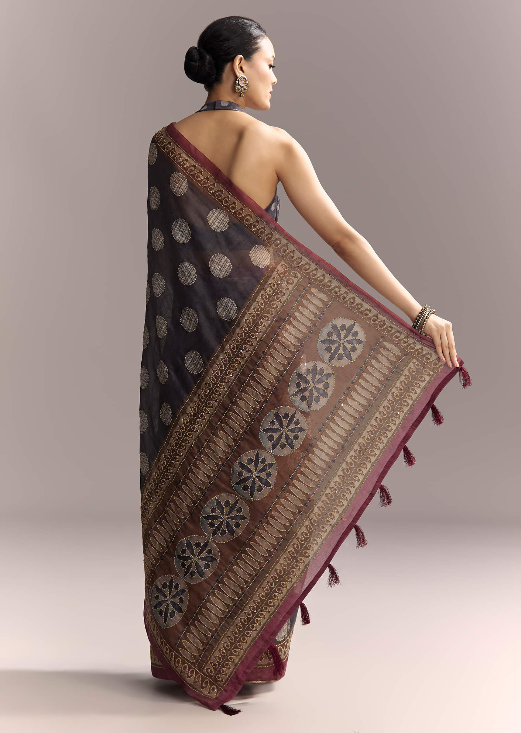 grey-linen-saree-with-authentic-ajrakh-print-and-kantha-work-sg312209-4.jpg