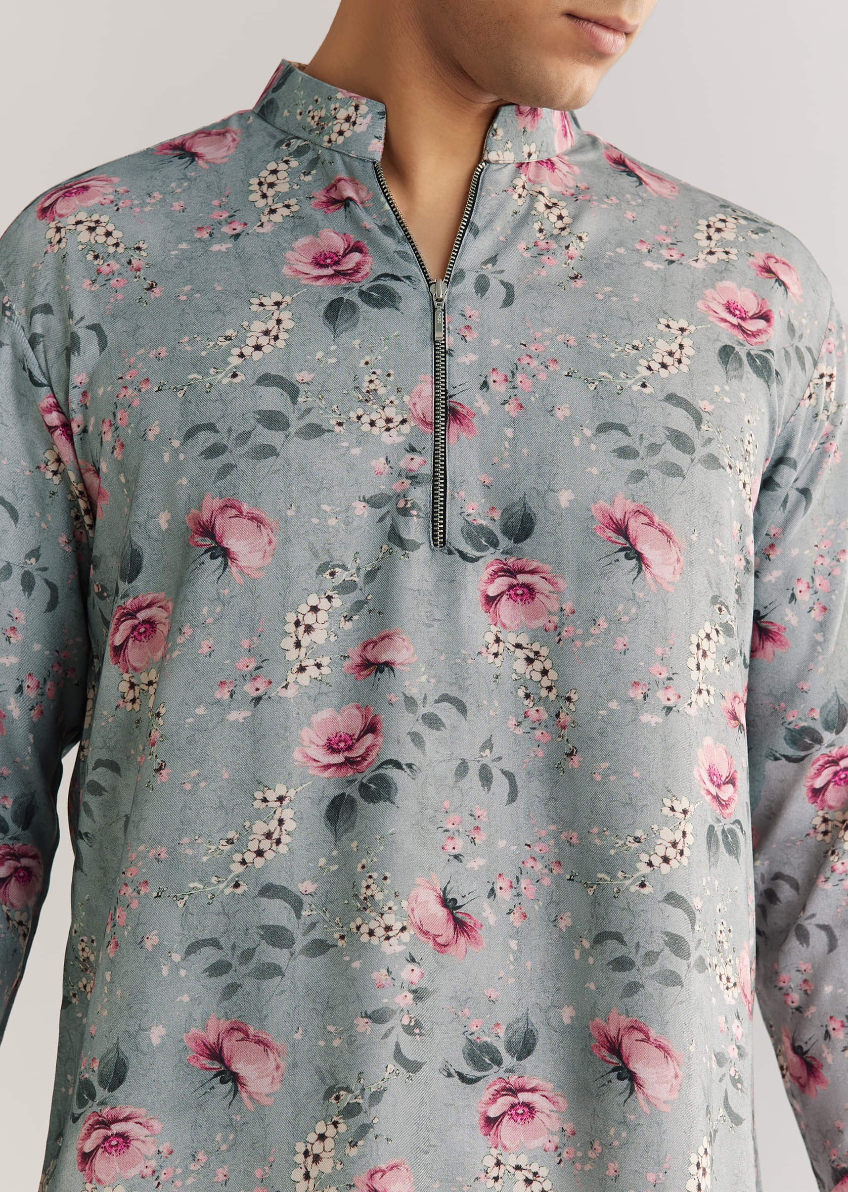 grey-pashmina-zipper-kurta-set-with-floral-prints-sg302221-3_1_2e3ebbae-095f-4750-bfe0-3d446ca6f639.jpg