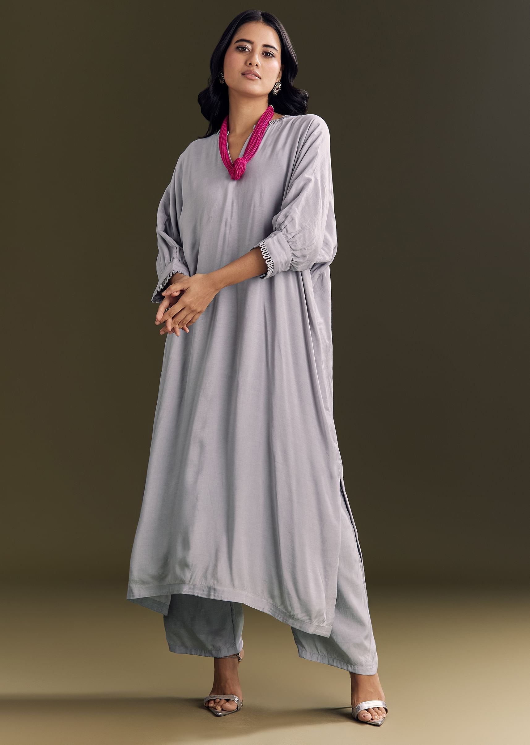 grey-solid-kurta-pant-set-with-pink-beaded-neckpiece-sg312855-4_38ce0b2c-c4c7-4e9c-aa8a-e7219fa3284f.jpg