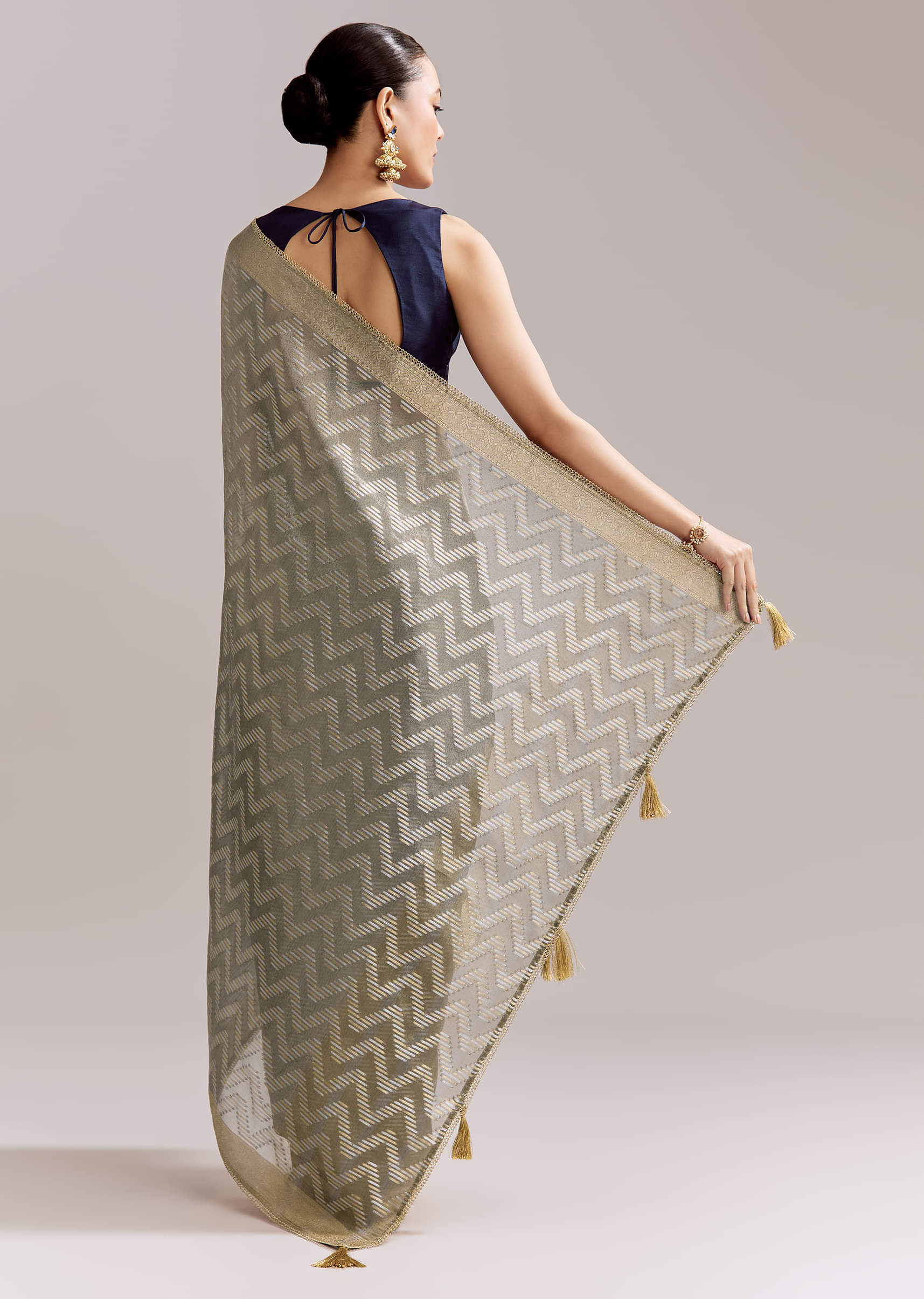 grey-tissue-silk-woven-saree-with-zig-zag-motif-and-zari-border-sg351912-4.jpg