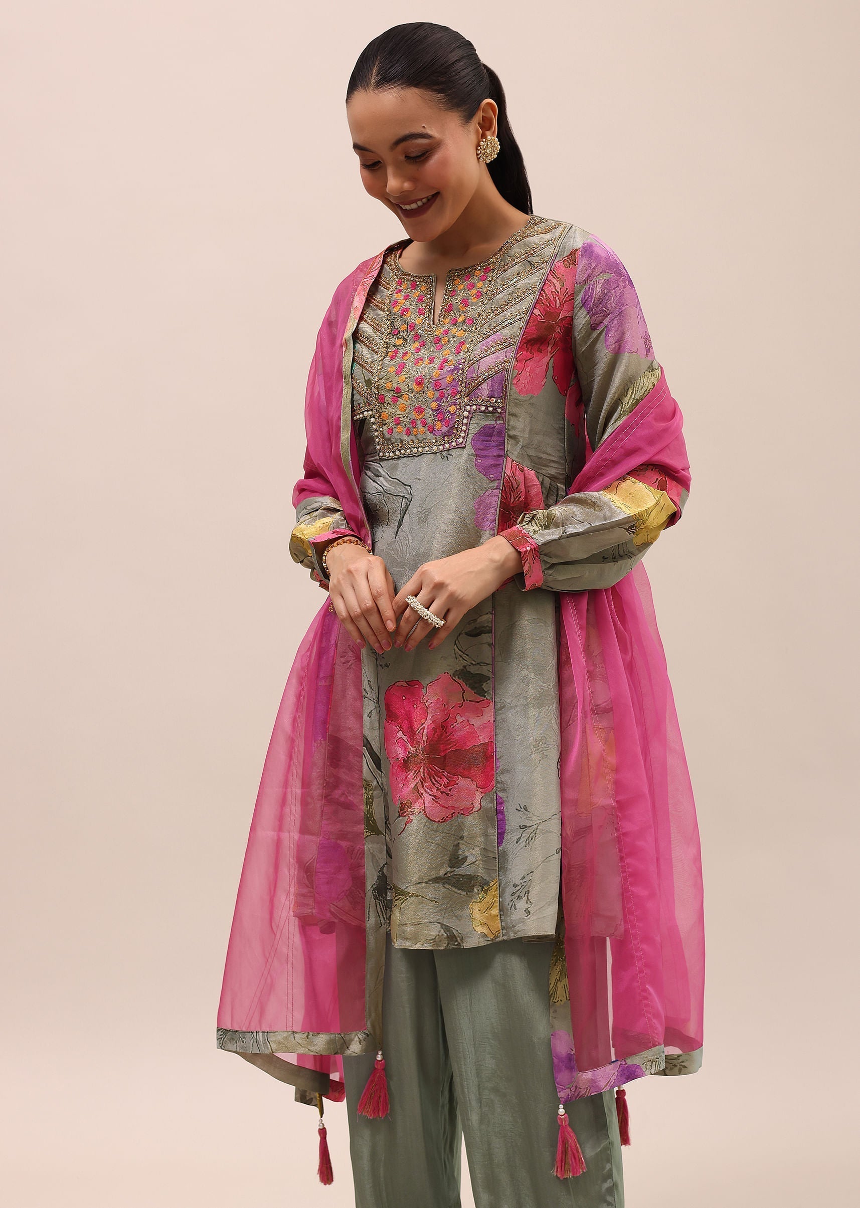 grey_and_pink_embroidered_kurta_and_salwar_with_dupatta-sg220132_5_22908594-7c6d-4fb8-9f44-fc7d98b0ac02.jpg