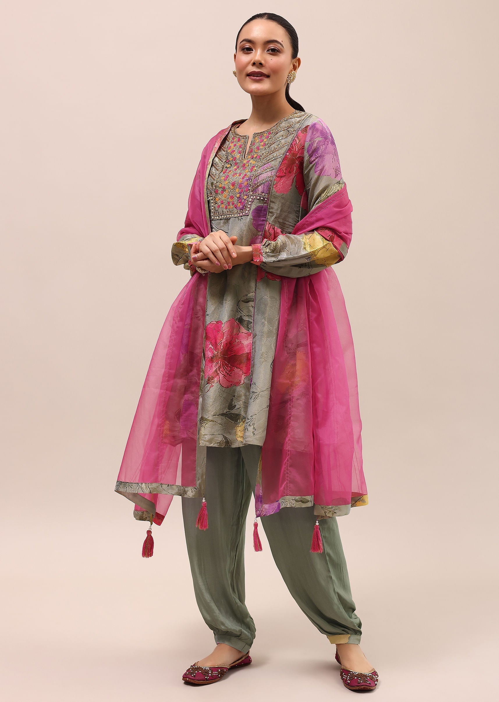 grey_and_pink_embroidered_kurta_and_salwar_with_dupatta-sg220132_6_40344833-b55b-48a3-9b27-7b8a8216d2e2.jpg