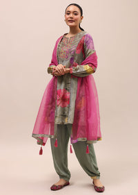 grey_and_pink_embroidered_kurta_and_salwar_with_dupatta-sg220132_6_40344833-b55b-48a3-9b27-7b8a8216d2e2.jpg