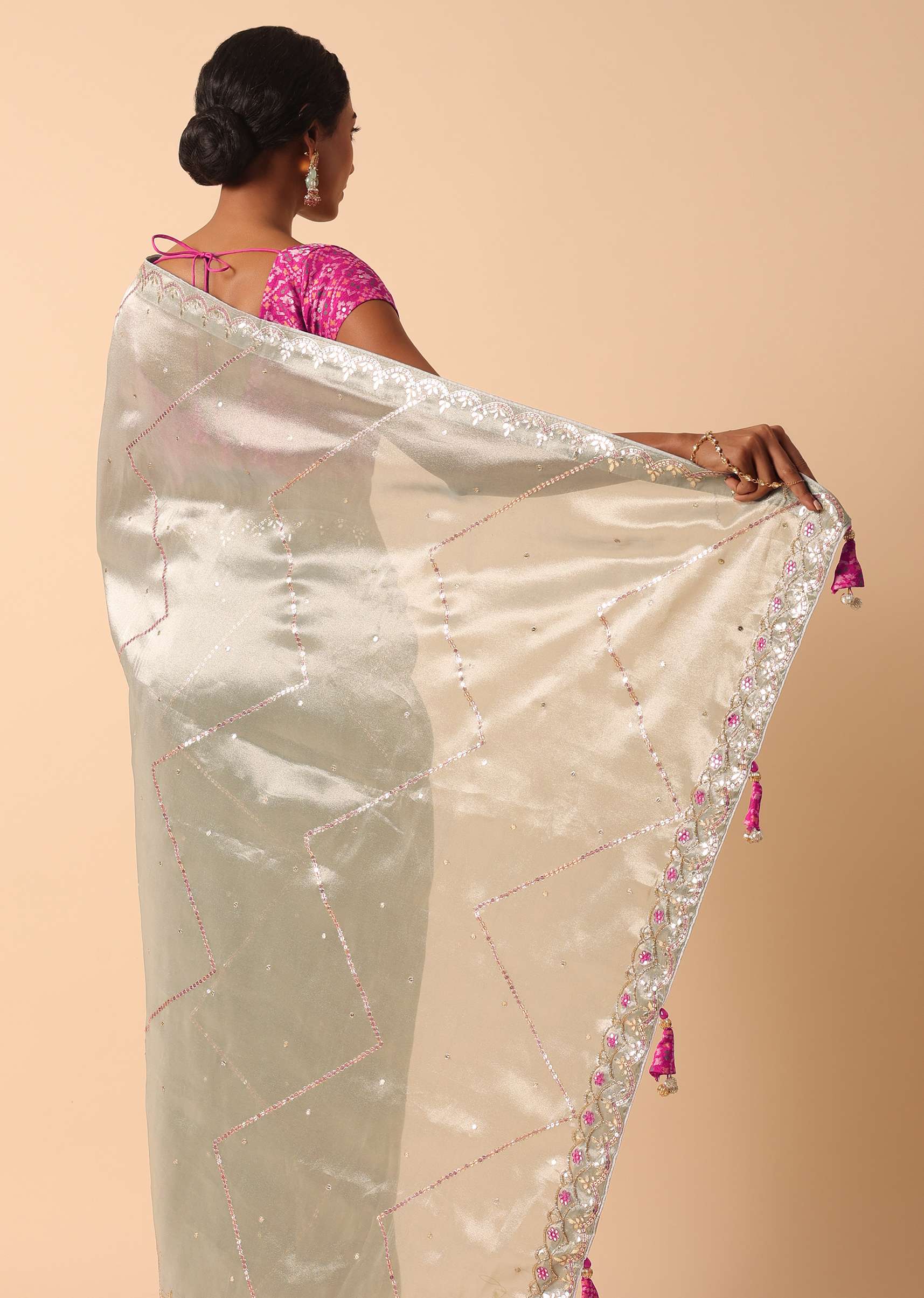 grey_kora_silk_saree_with_unstitched_blouse_fabric-sg194542_4_87e3416a-8af8-49ca-a0a4-cf761e8e7618.jpg