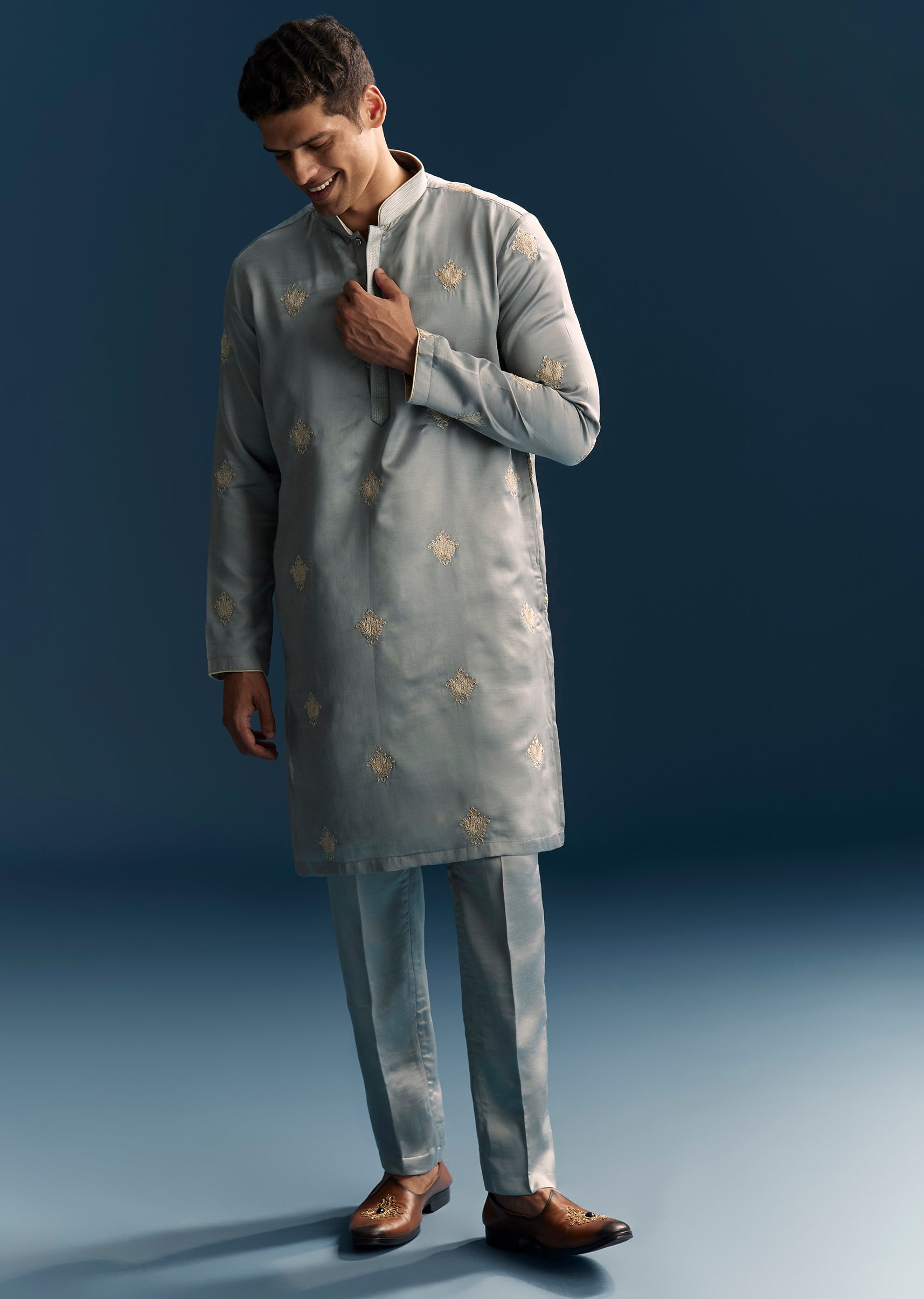 grey_kurta_set_for_men_with_golden_thread_sg321556_1_1.jpg