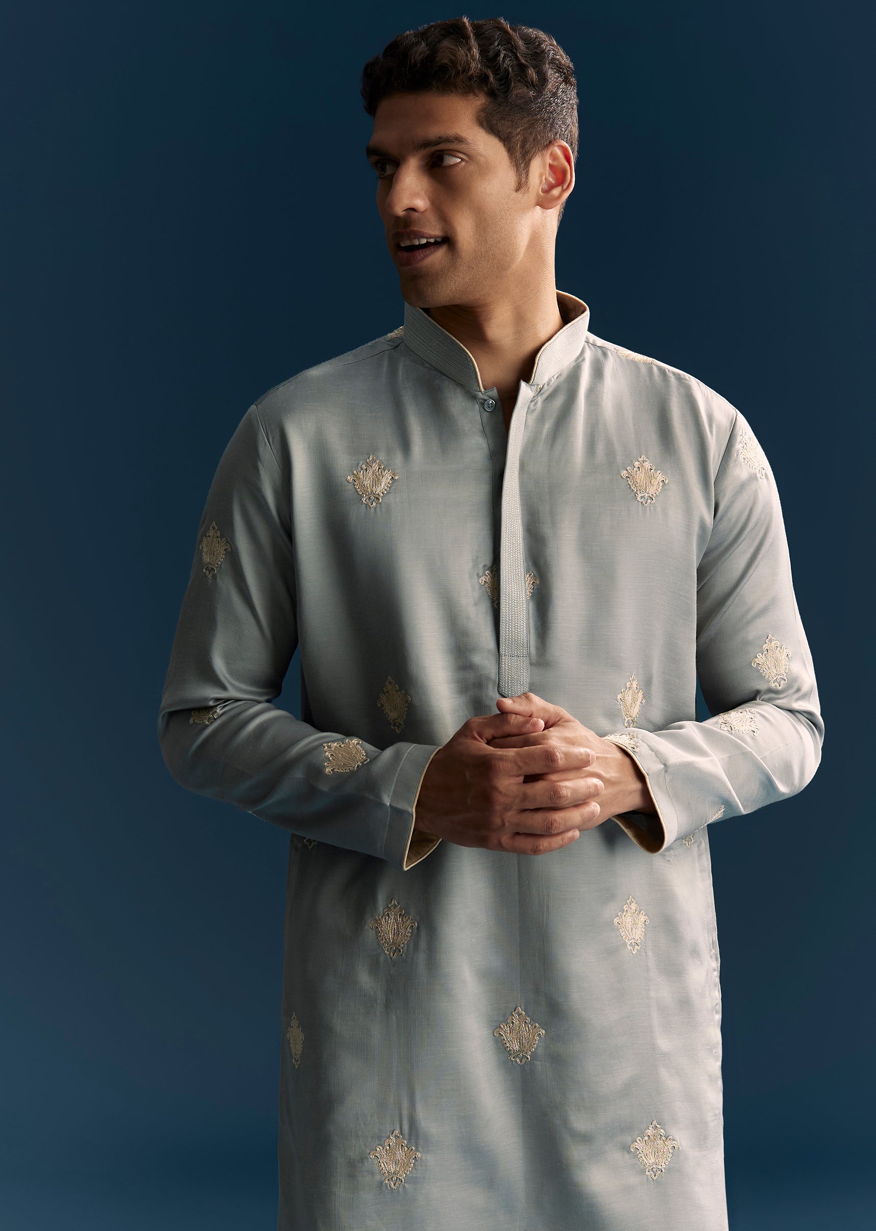 grey_kurta_set_for_men_with_golden_thread_sg321556_1_4.jpg