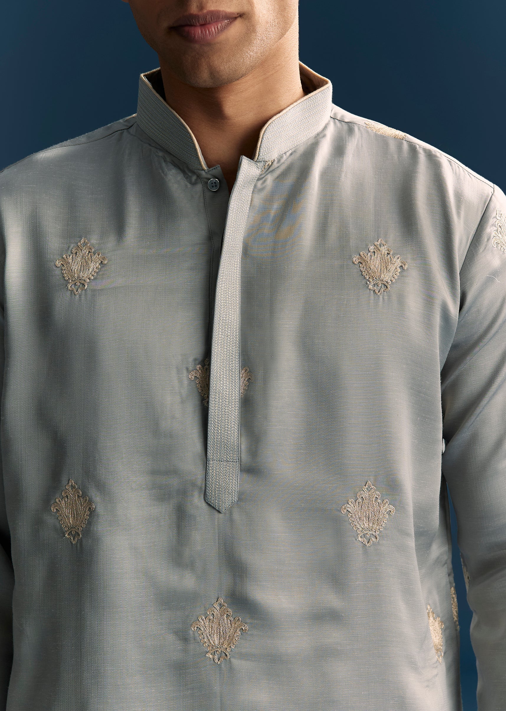 grey_kurta_set_for_men_with_golden_thread_sg321556_1_6.jpg