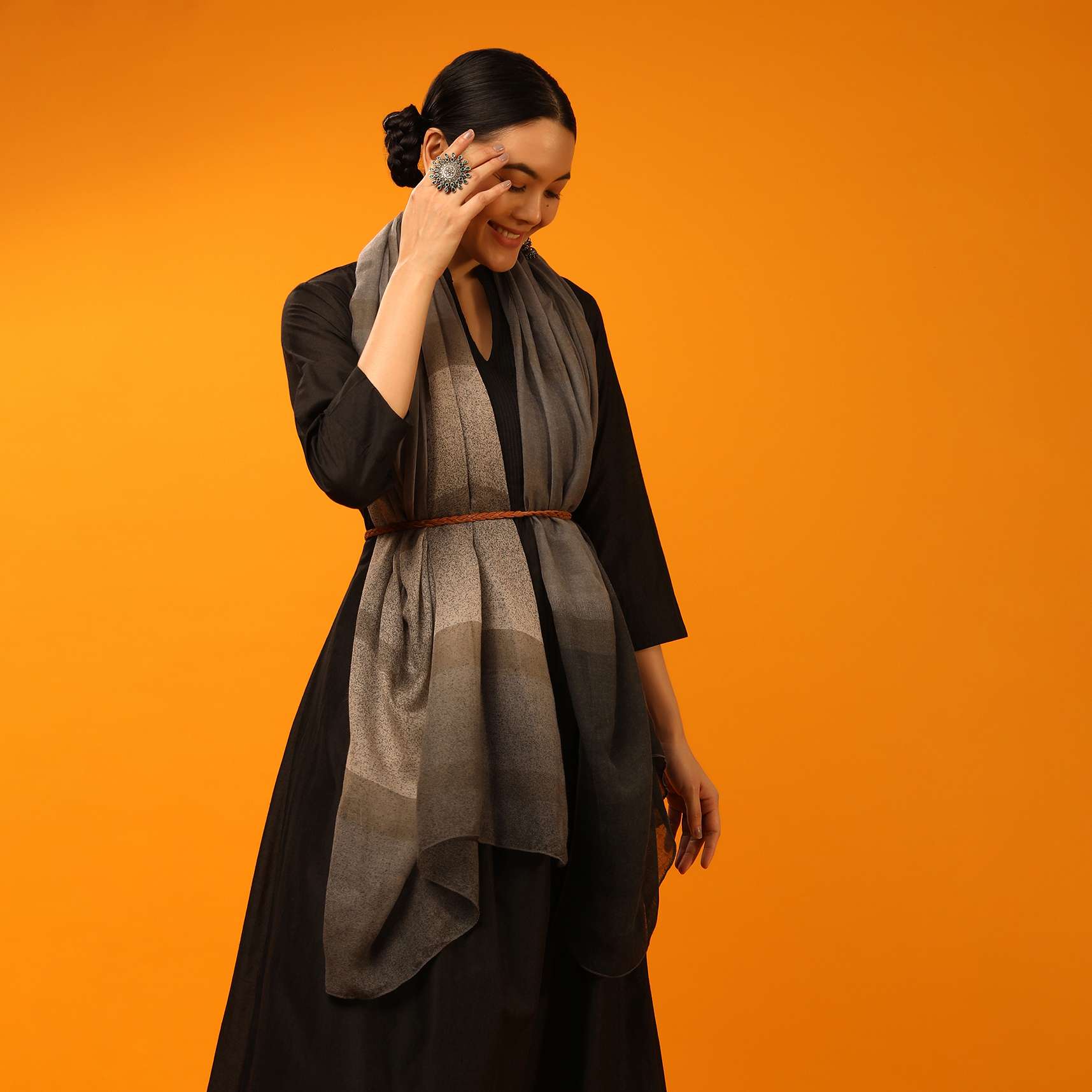 grey_shaded_scarf_in_cotton_blend_with_striped_print._-j026ct001y-sg83601_3_c2f7fed6-fa04-4061-ae32-8b91fa359326.jpg