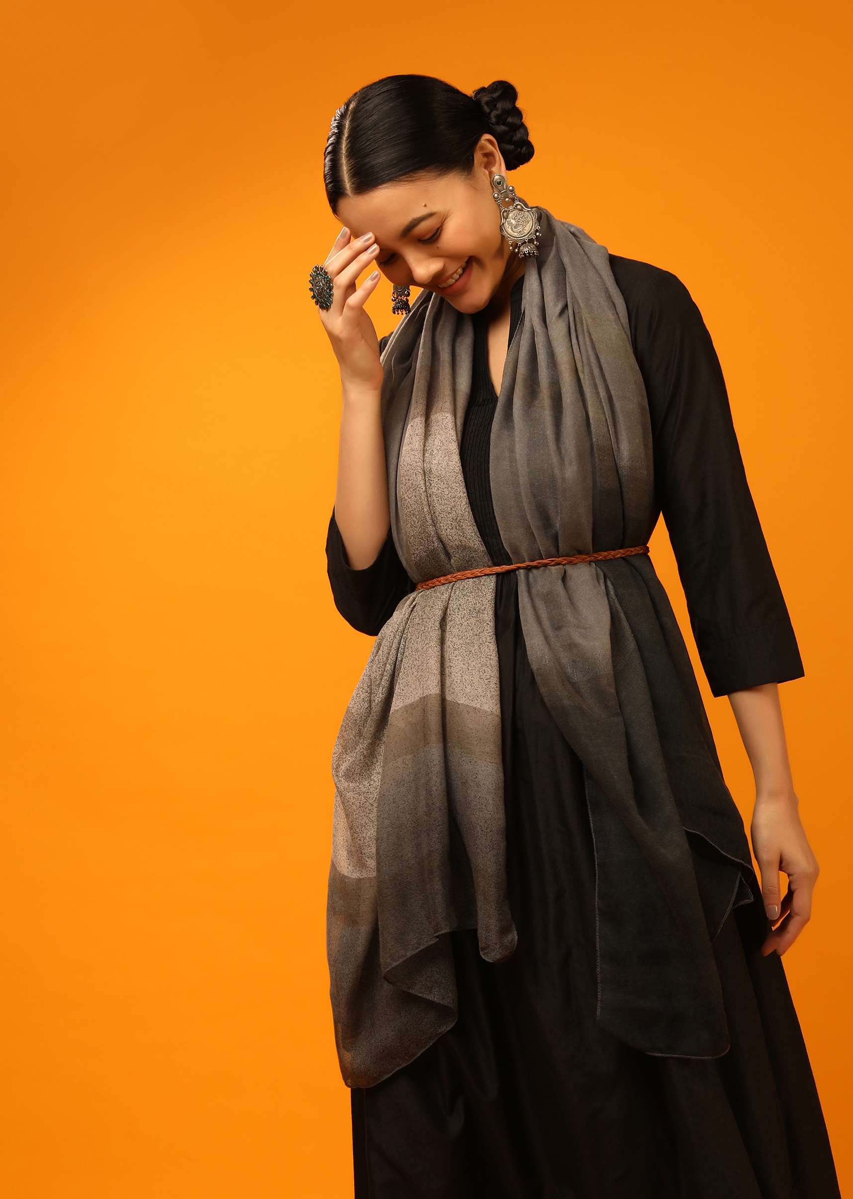 grey_shaded_scarf_in_cotton_blend_with_striped_print._-j026ct001y-sg83601_4_ee828985-a740-4954-b8e7-d038ad6e8b22.jpg
