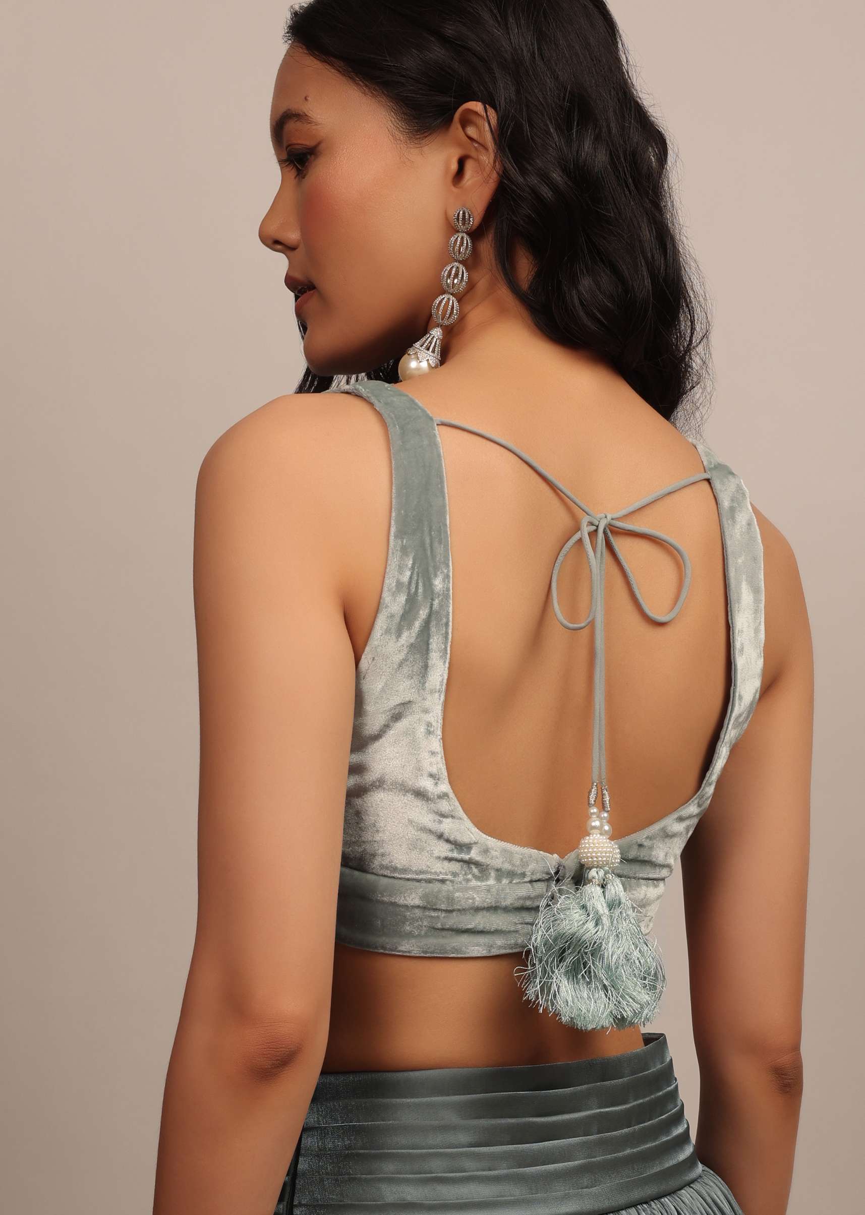 grey_sleeveless_blouse_with_u-neckline_in_velvet-sg147430_5_05c0d0b5-ef31-4994-8473-bb1f0e4cc41c.jpg